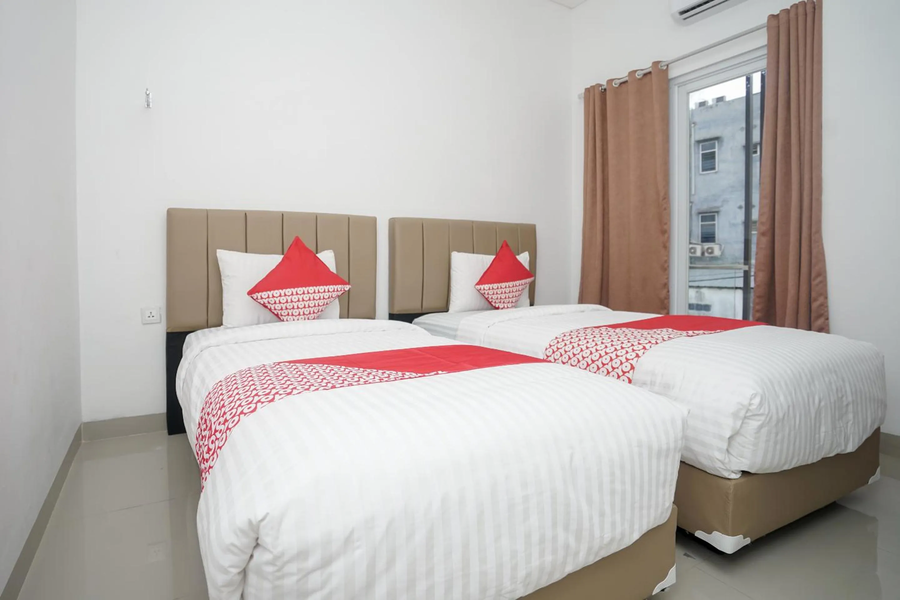 Standard Twin Room in OYO 443 Hotel Barlian