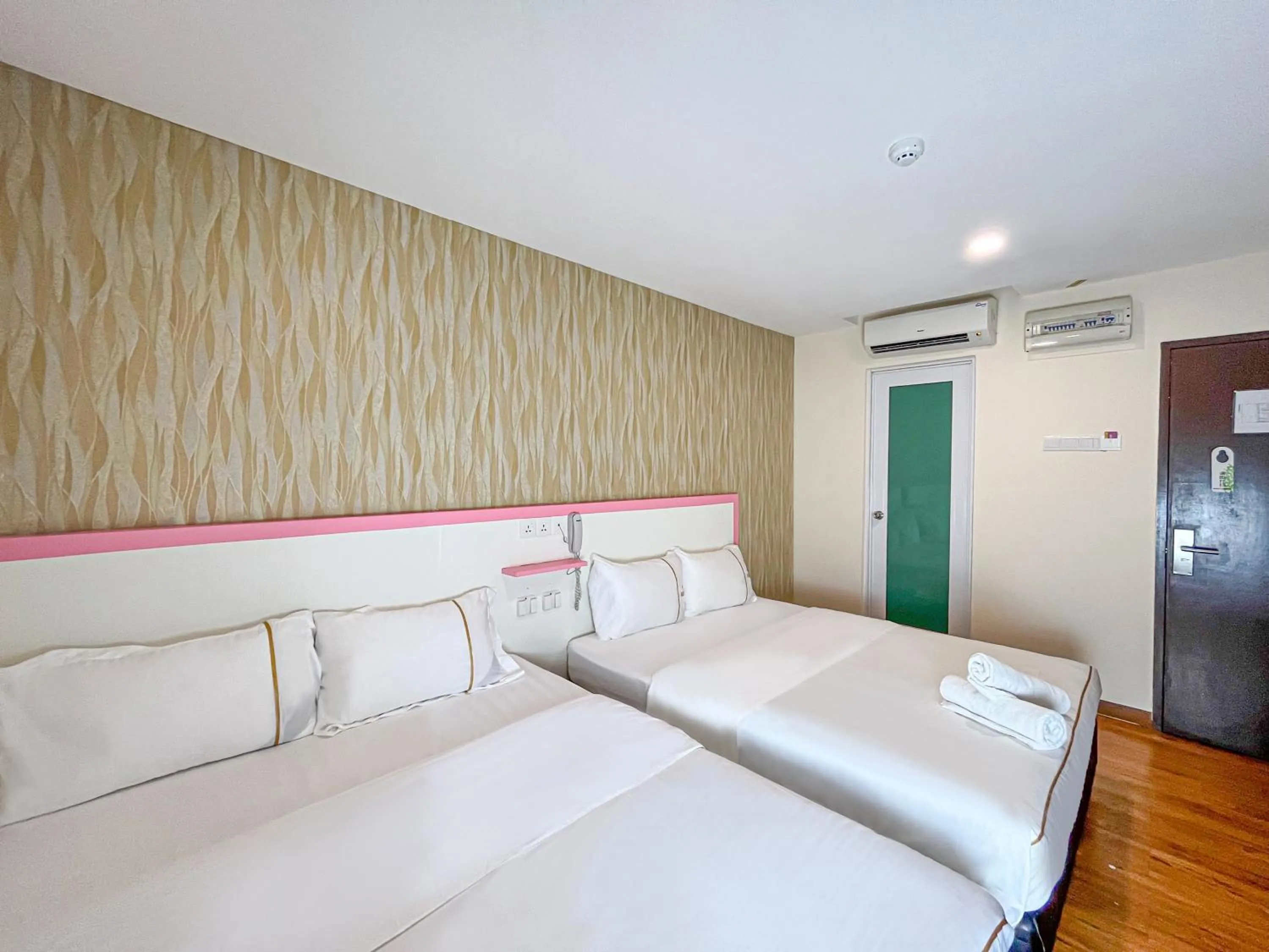 View (from property/room), Bed in Mii Smile Hotel Penang
