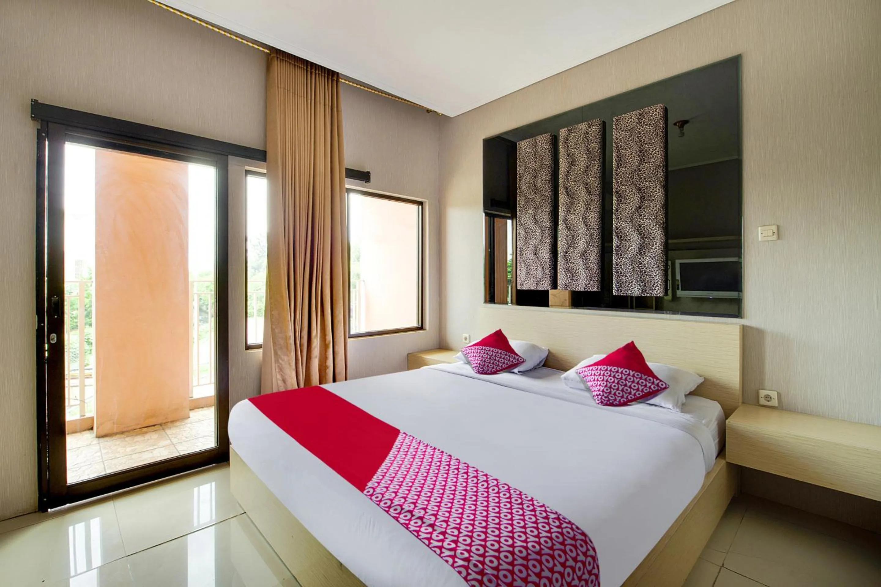 Deluxe Suite in OYO Life 511 Grace Residence