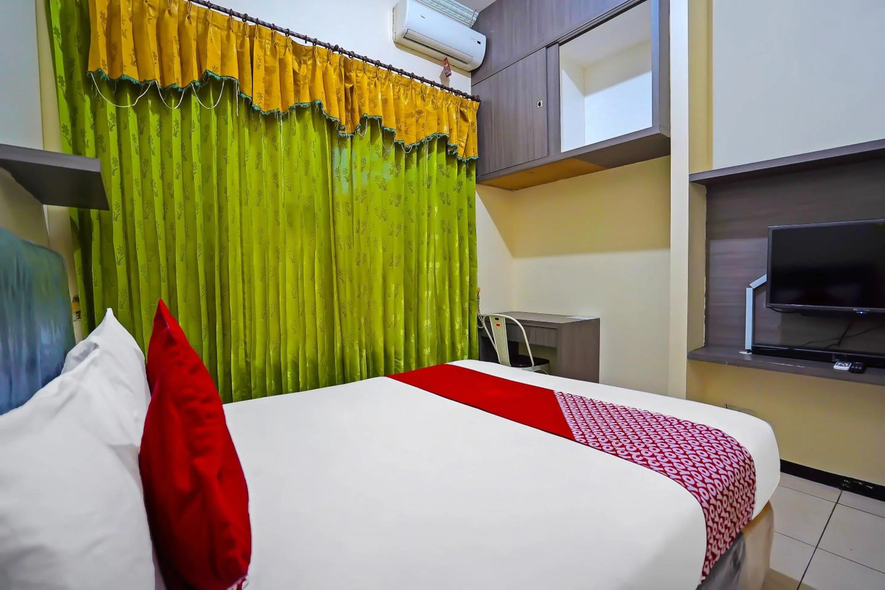 Bedroom, Bed in OYO Life 511 Grace Residence