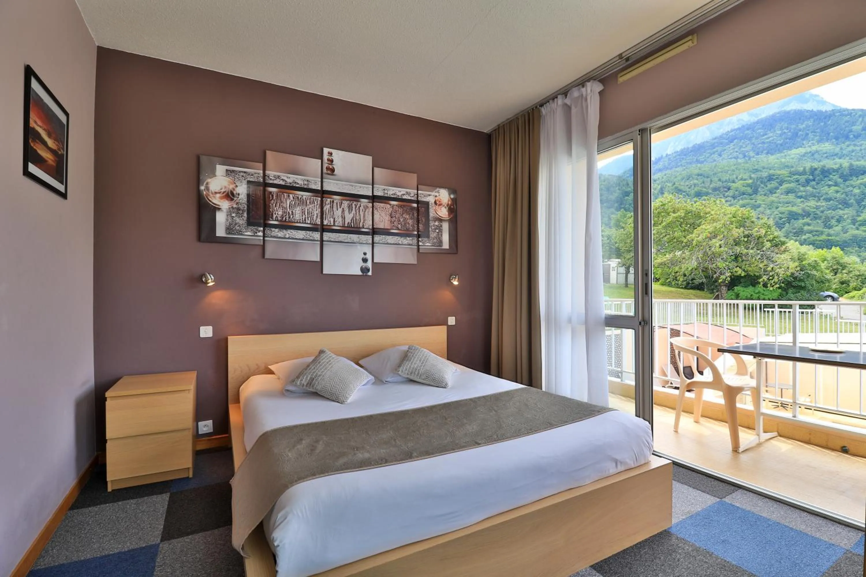 Photo of the whole room, Bed in Hôtel Les Flots Bleus