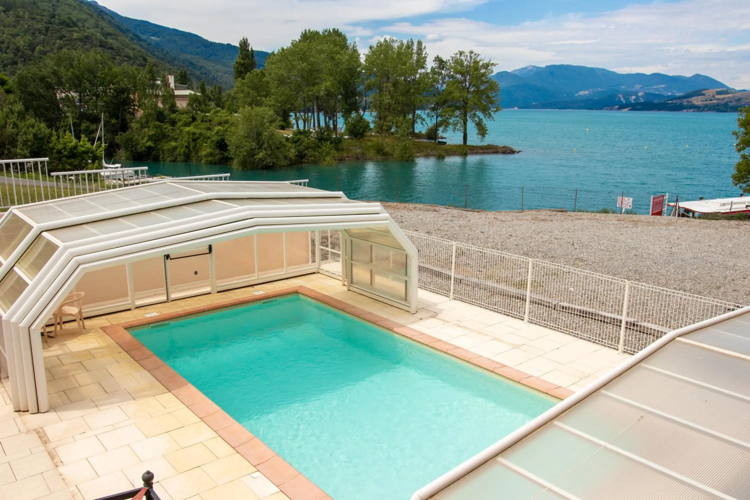 Lake view in Hôtel Les Flots Bleus