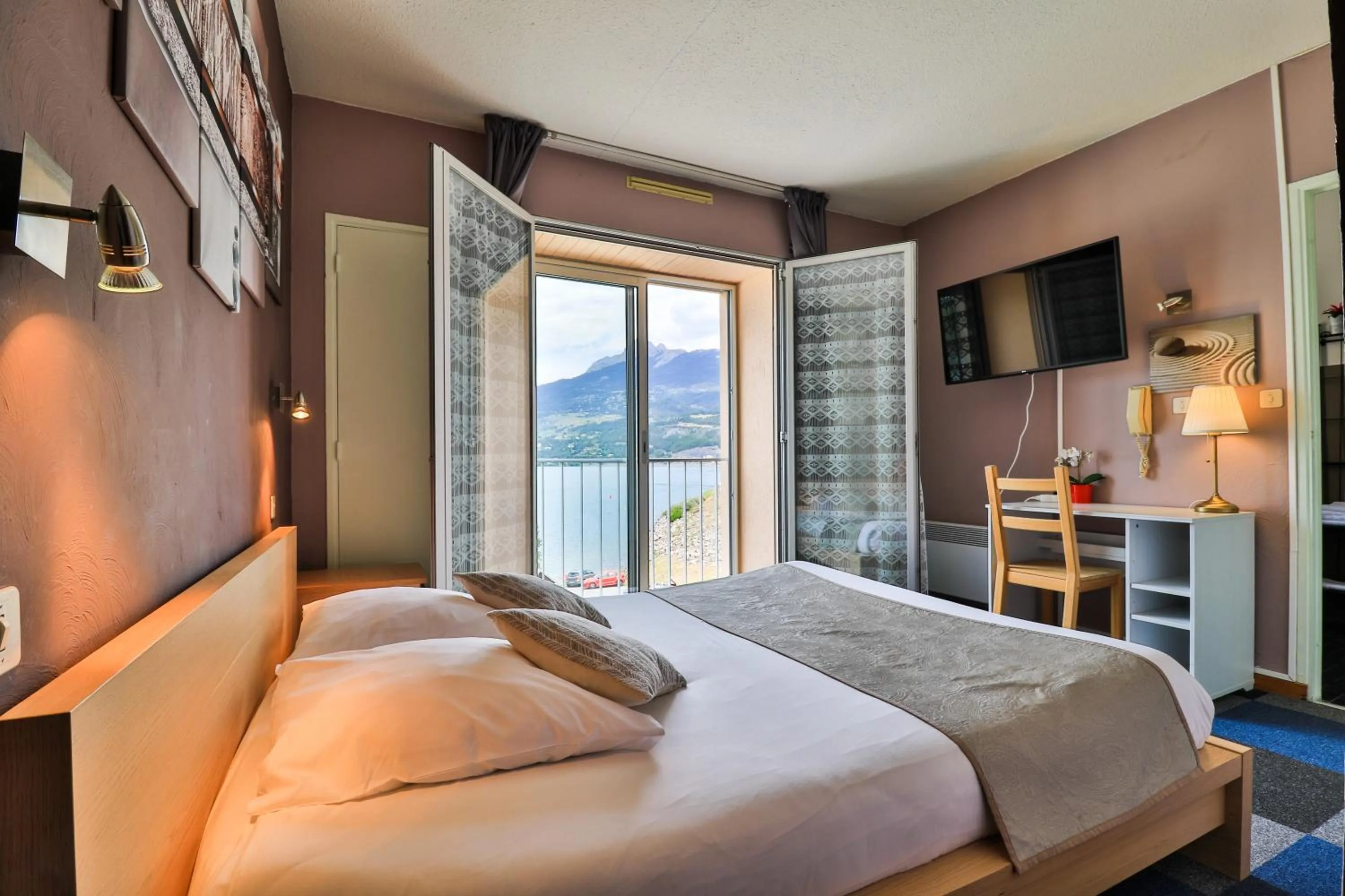 Photo of the whole room, Bed in Hôtel Les Flots Bleus