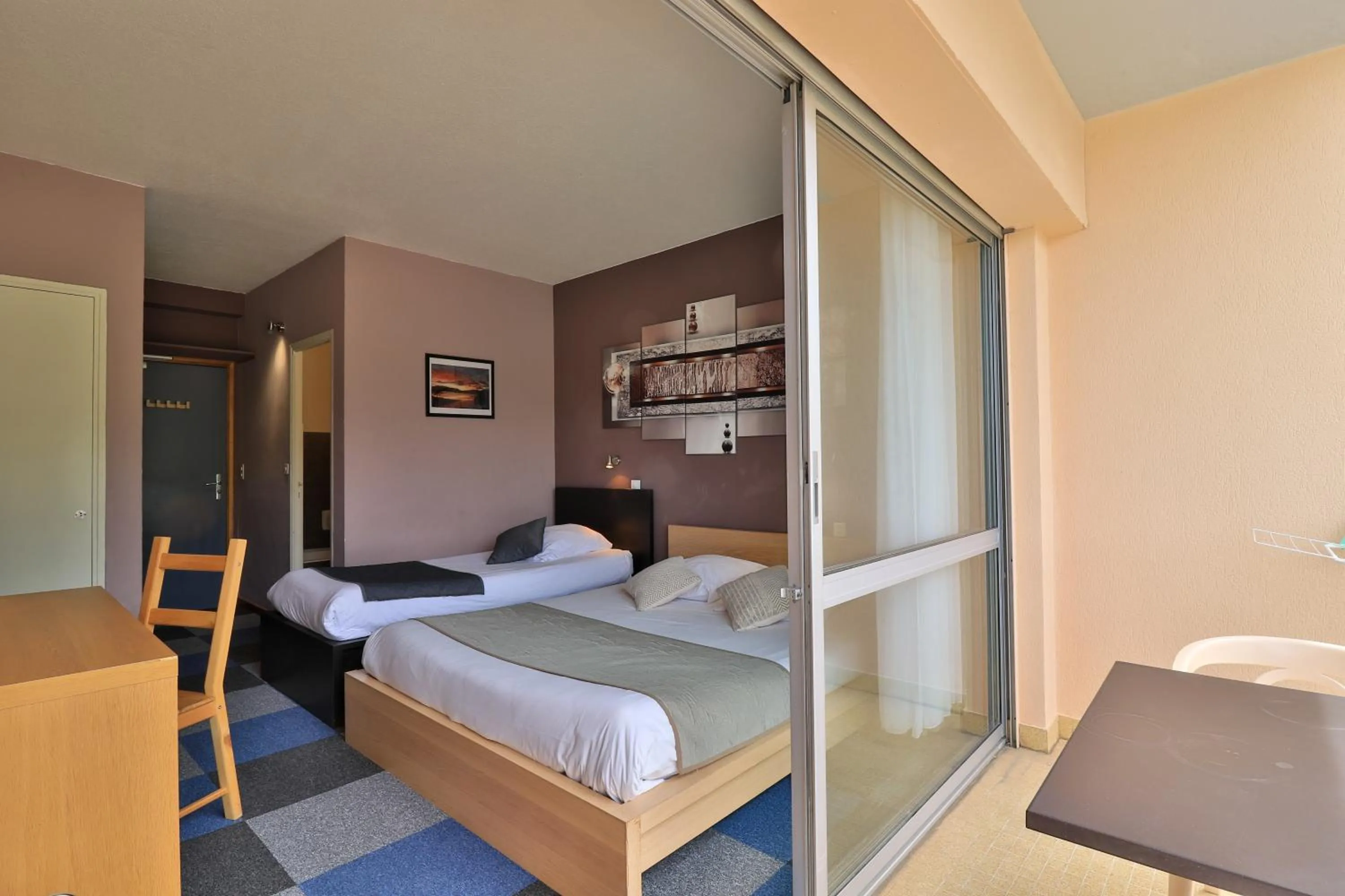 Photo of the whole room, Bed in Hôtel Les Flots Bleus