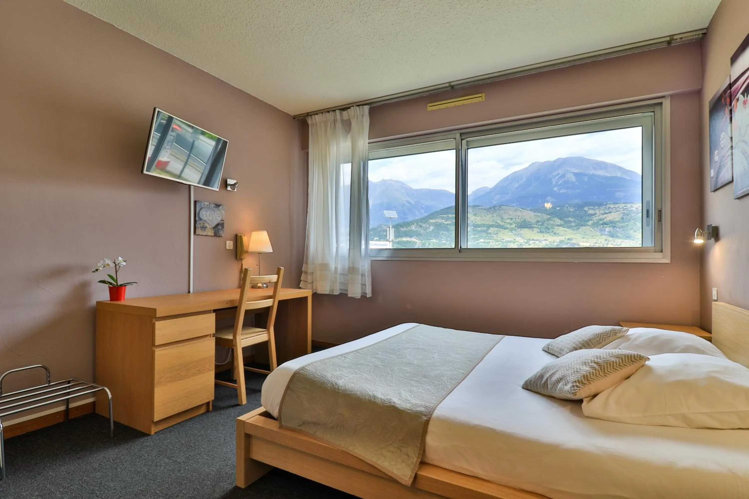 Photo of the whole room, Bed in Hôtel Les Flots Bleus