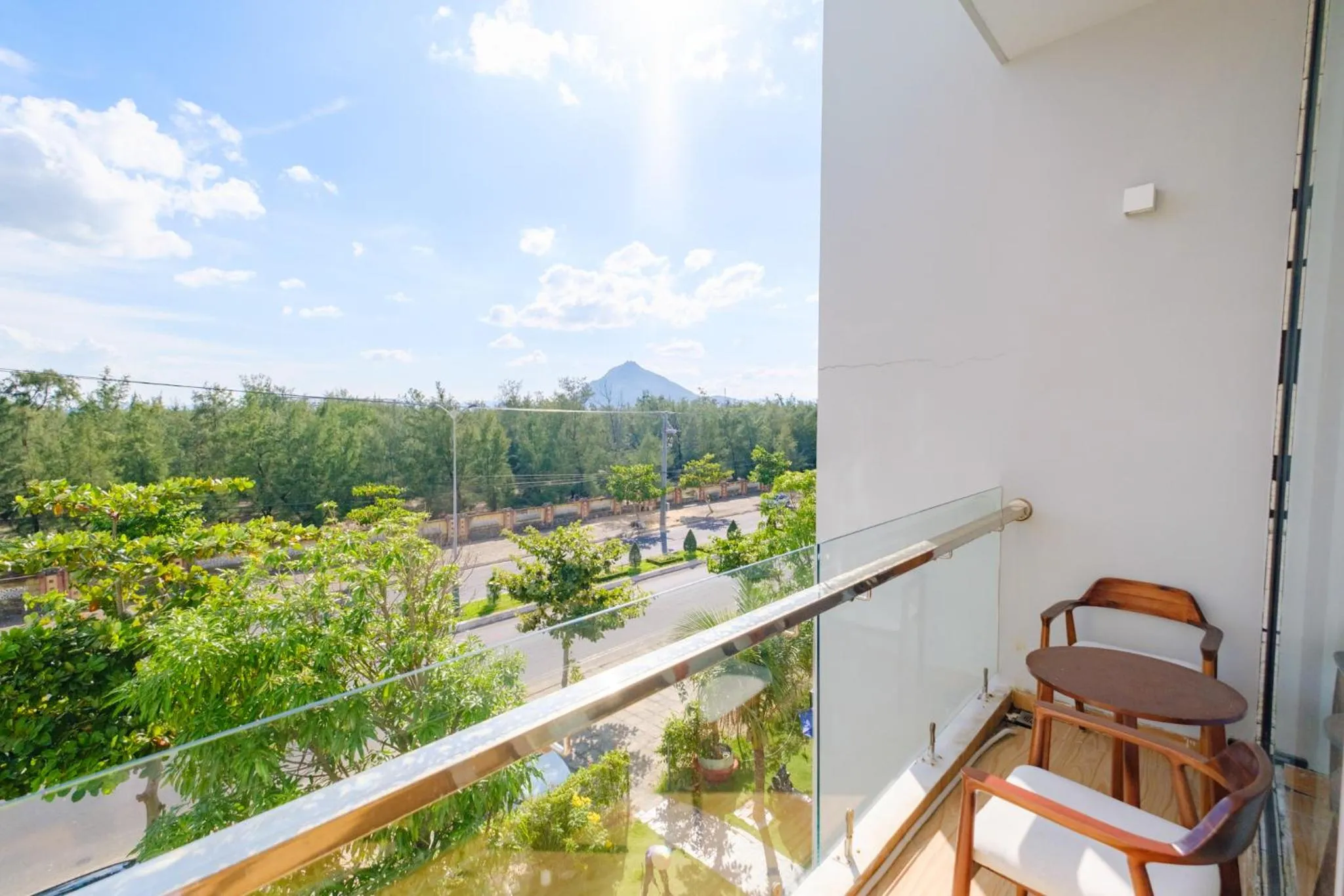 Day in Khách sạn Minh Long