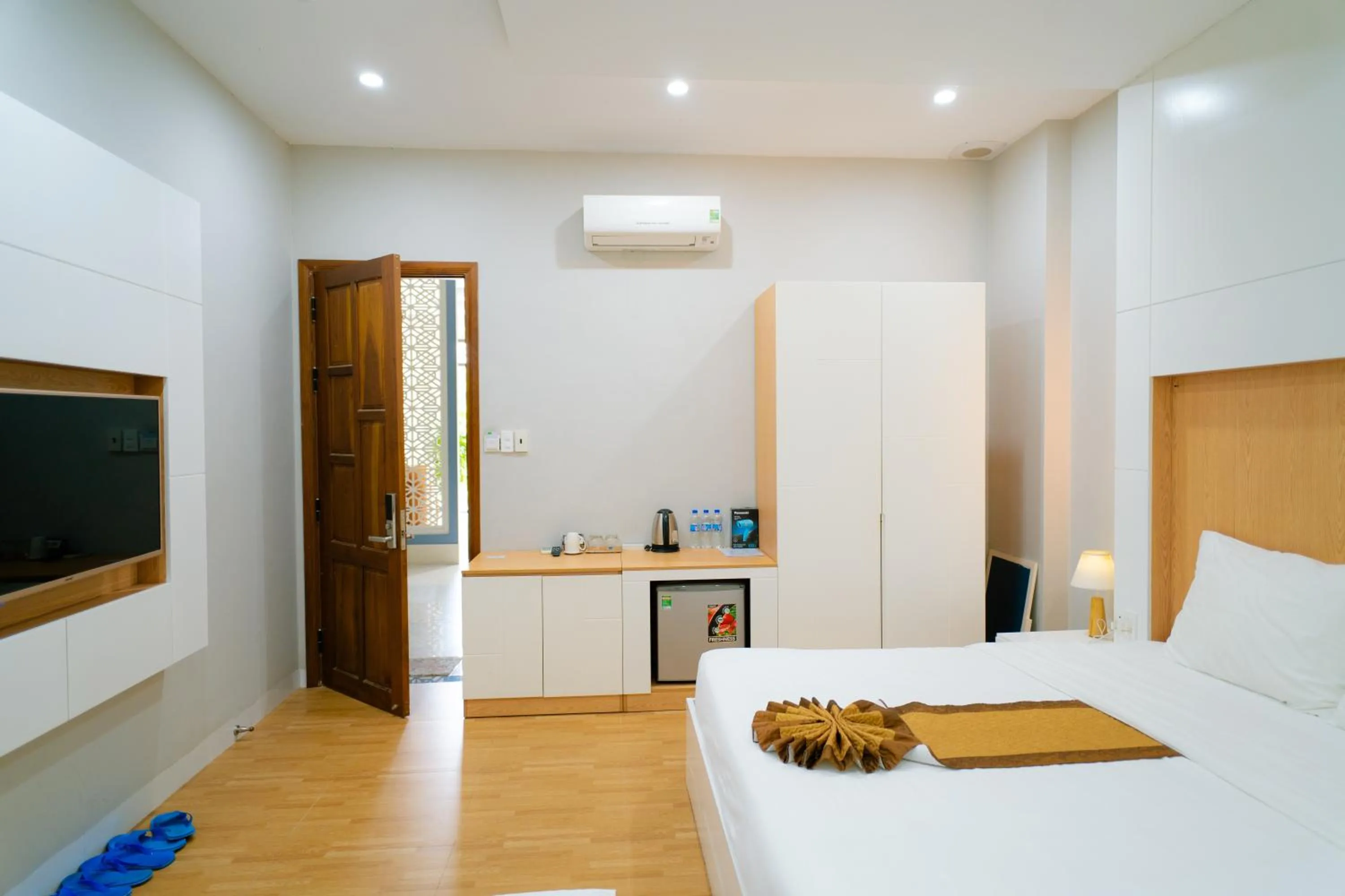 Coffee/tea facilities, Bed in Khách sạn Minh Long