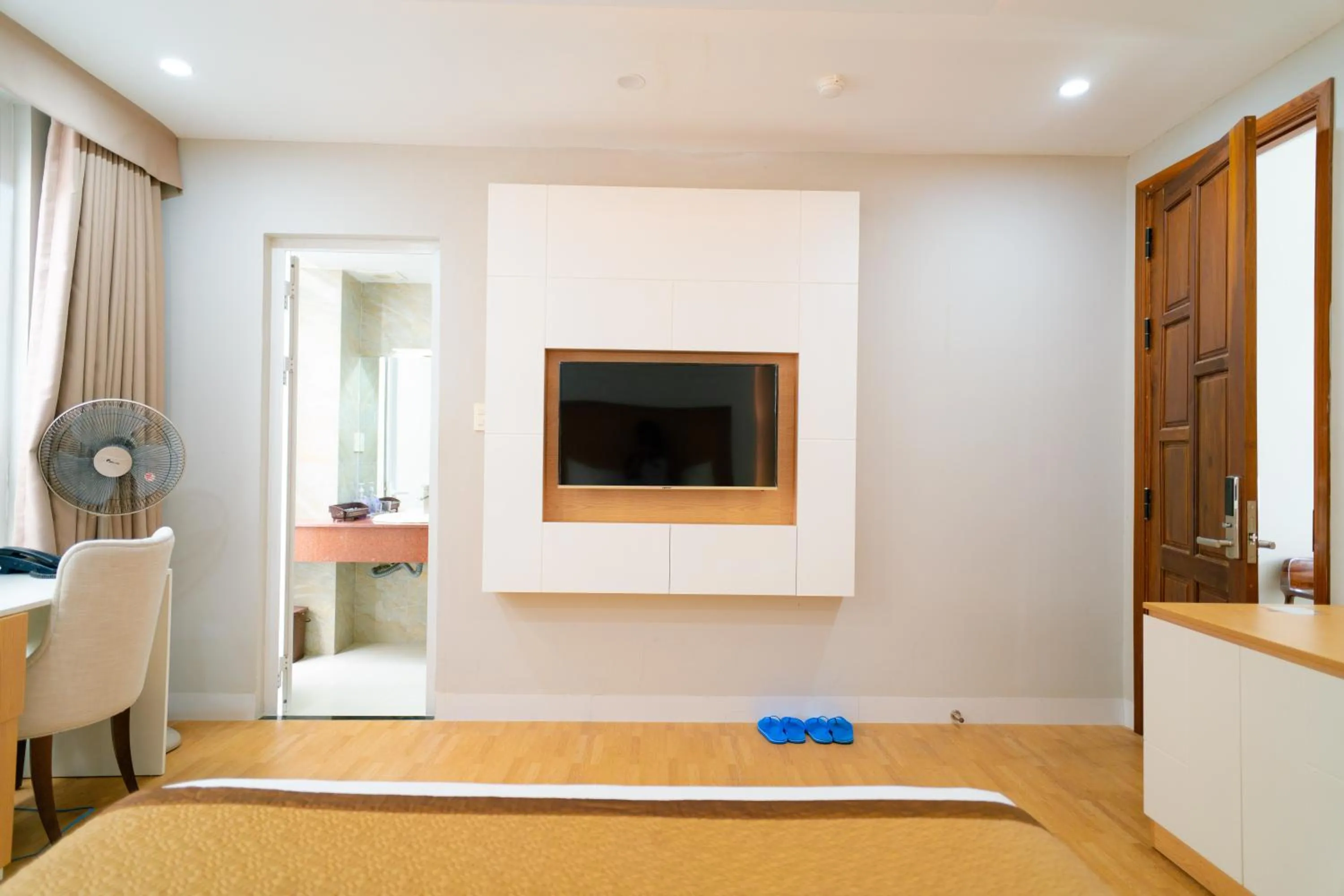 Toilet in Khách sạn Minh Long