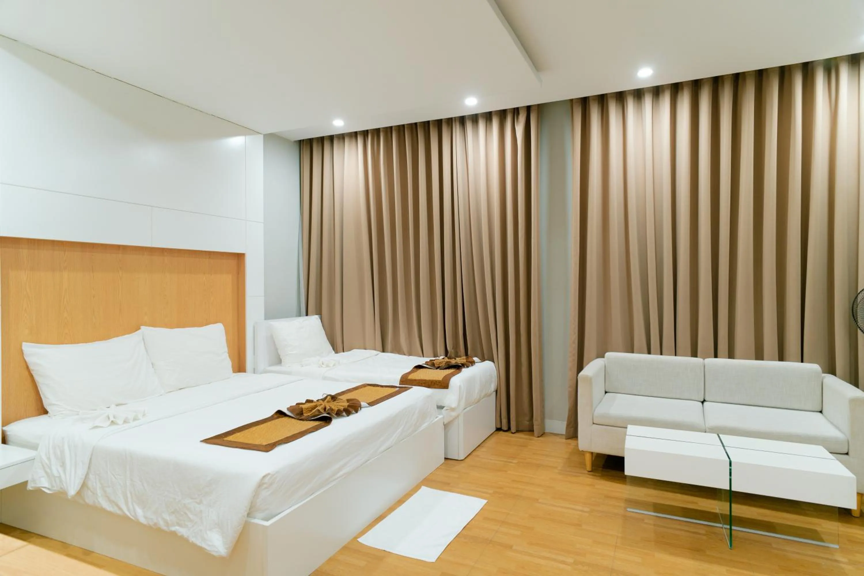 Bedroom, Bed in Khách sạn Minh Long