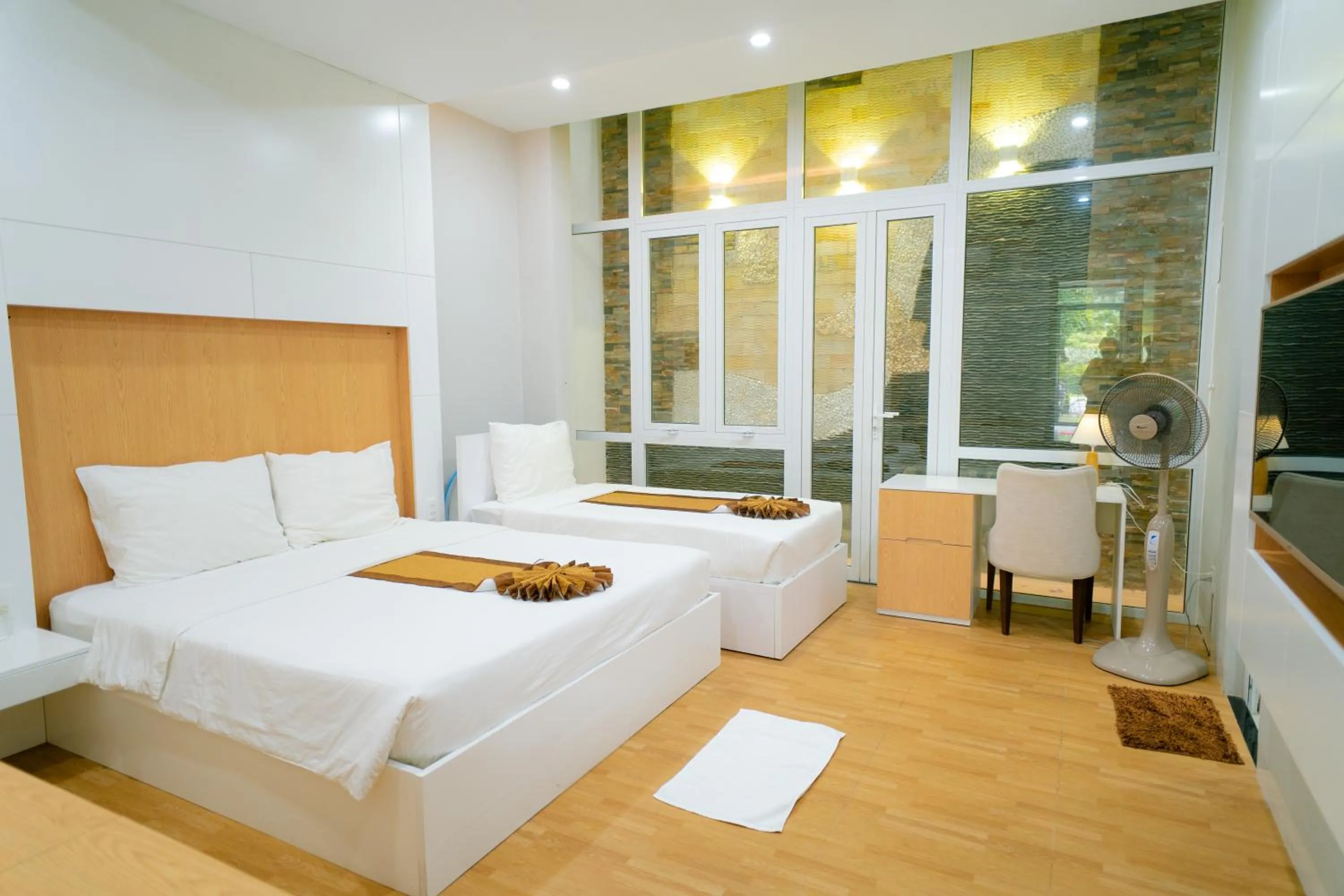 Bedroom, Bed in Khách sạn Minh Long