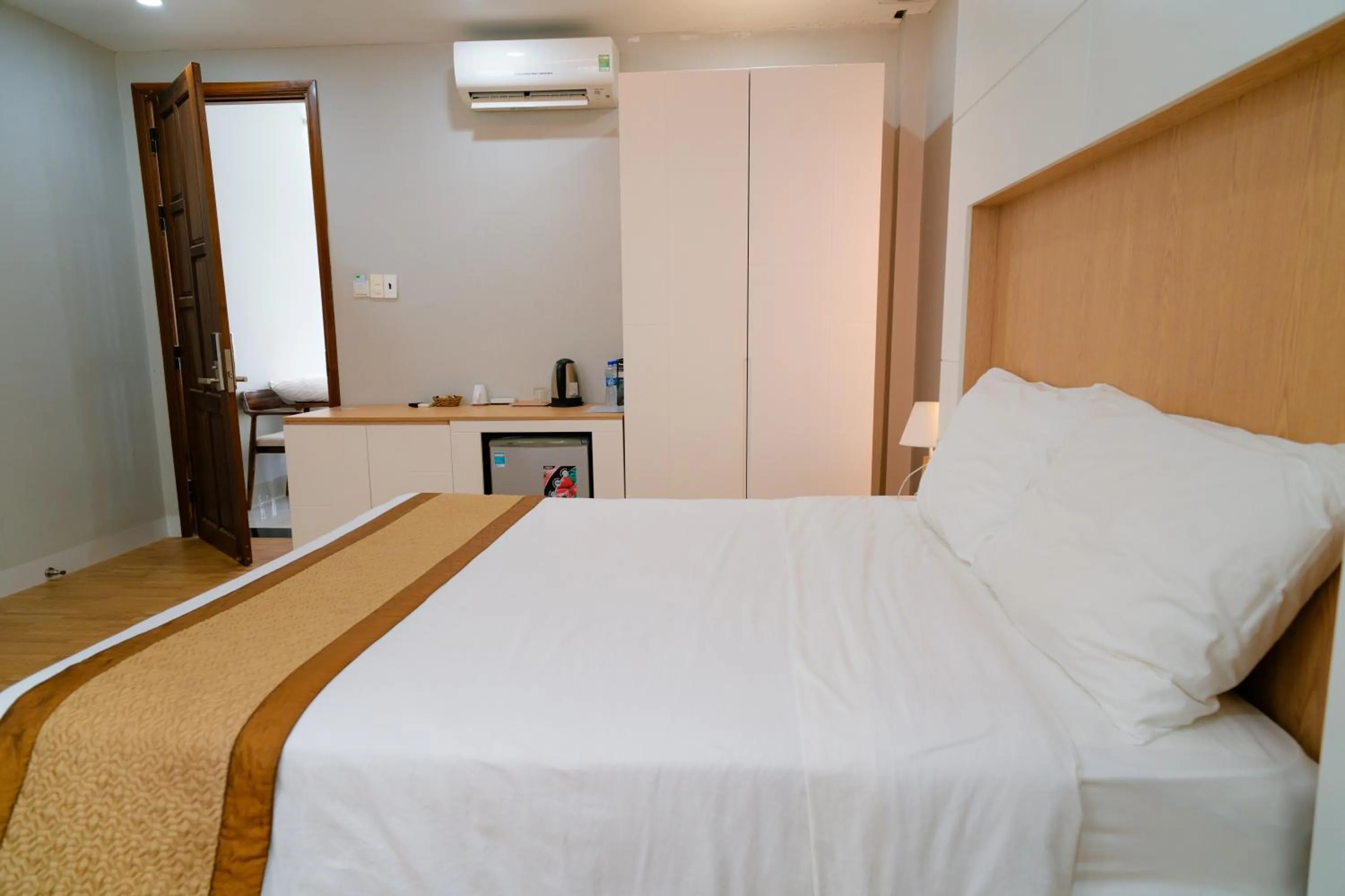 Living room, Bed in Khách sạn Minh Long