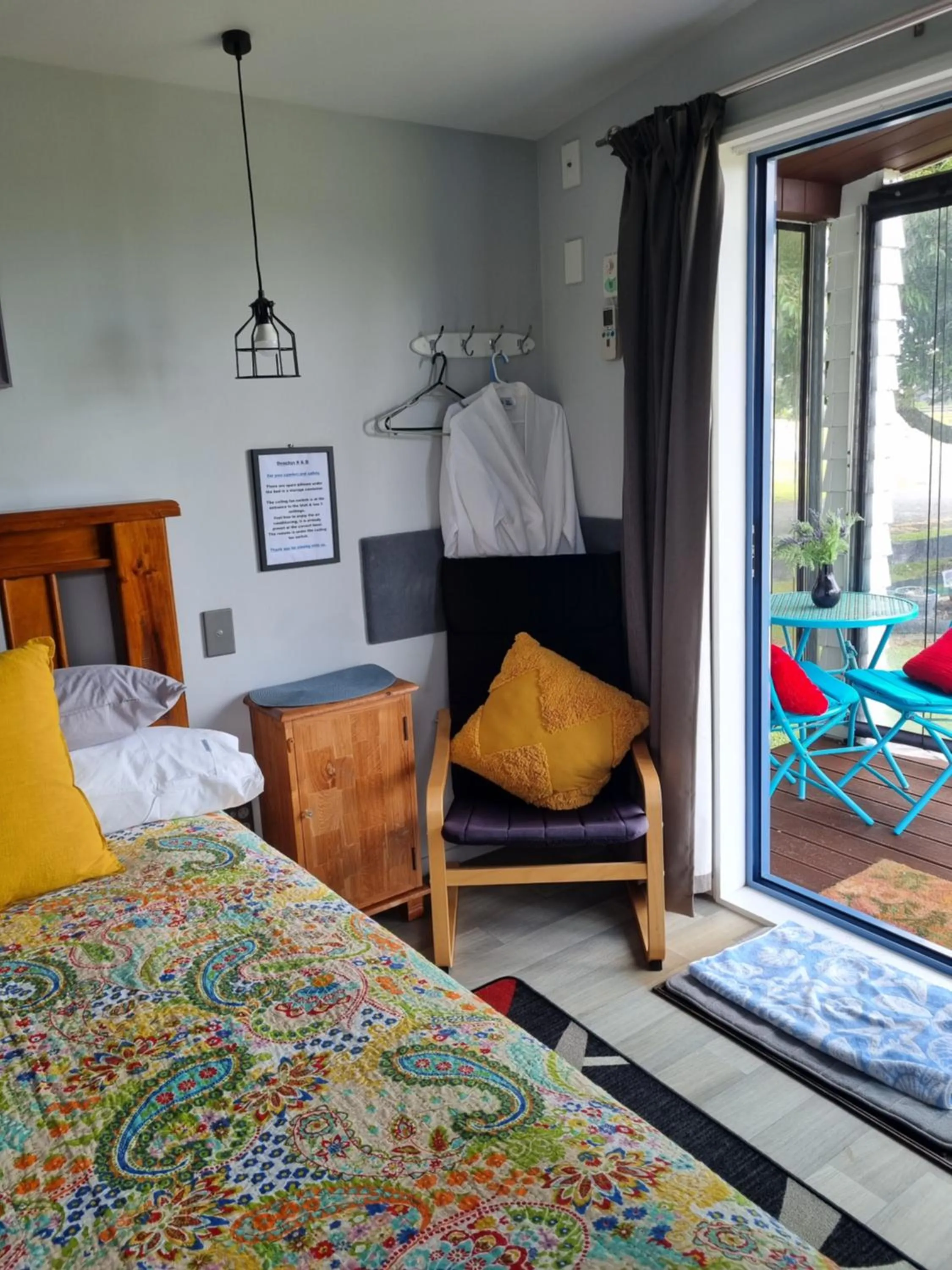 Seating area, Bed in Denchys B&B