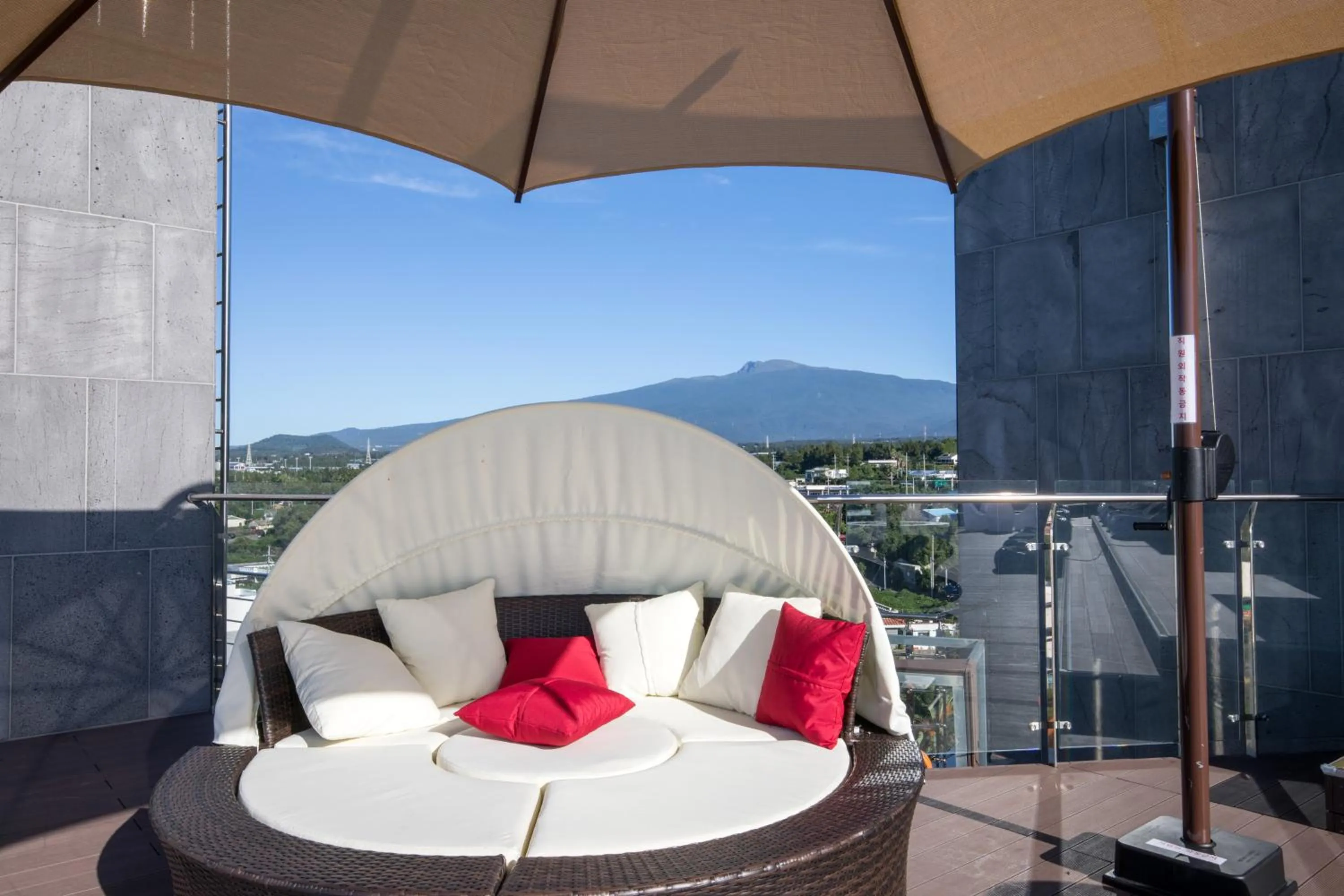 Swimming pool in Co-op City Hotel Harborview