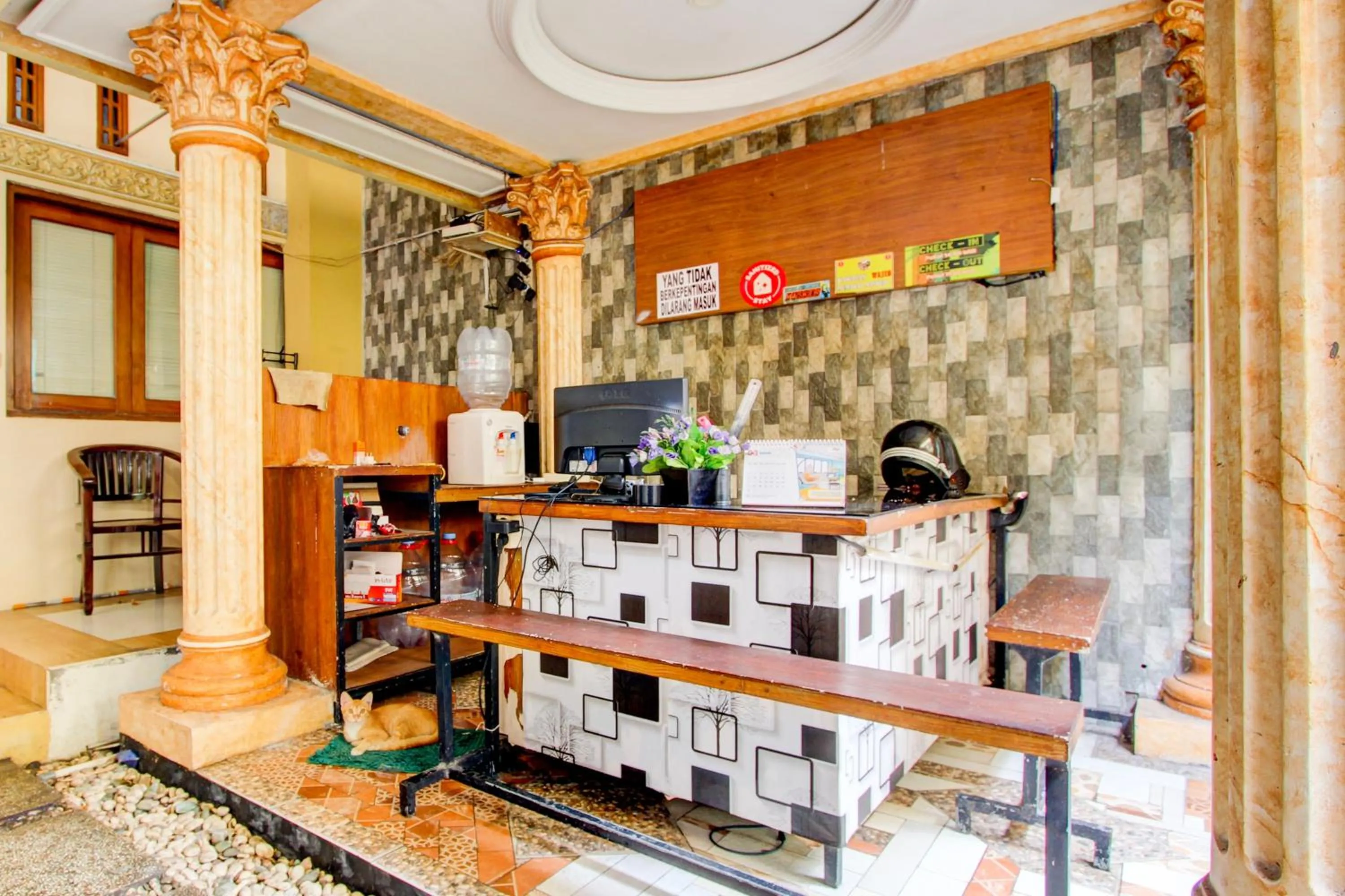 Lobby or reception in Hotel O Yogyakarta near Jogja City Mall formerly Bama Guesthouse