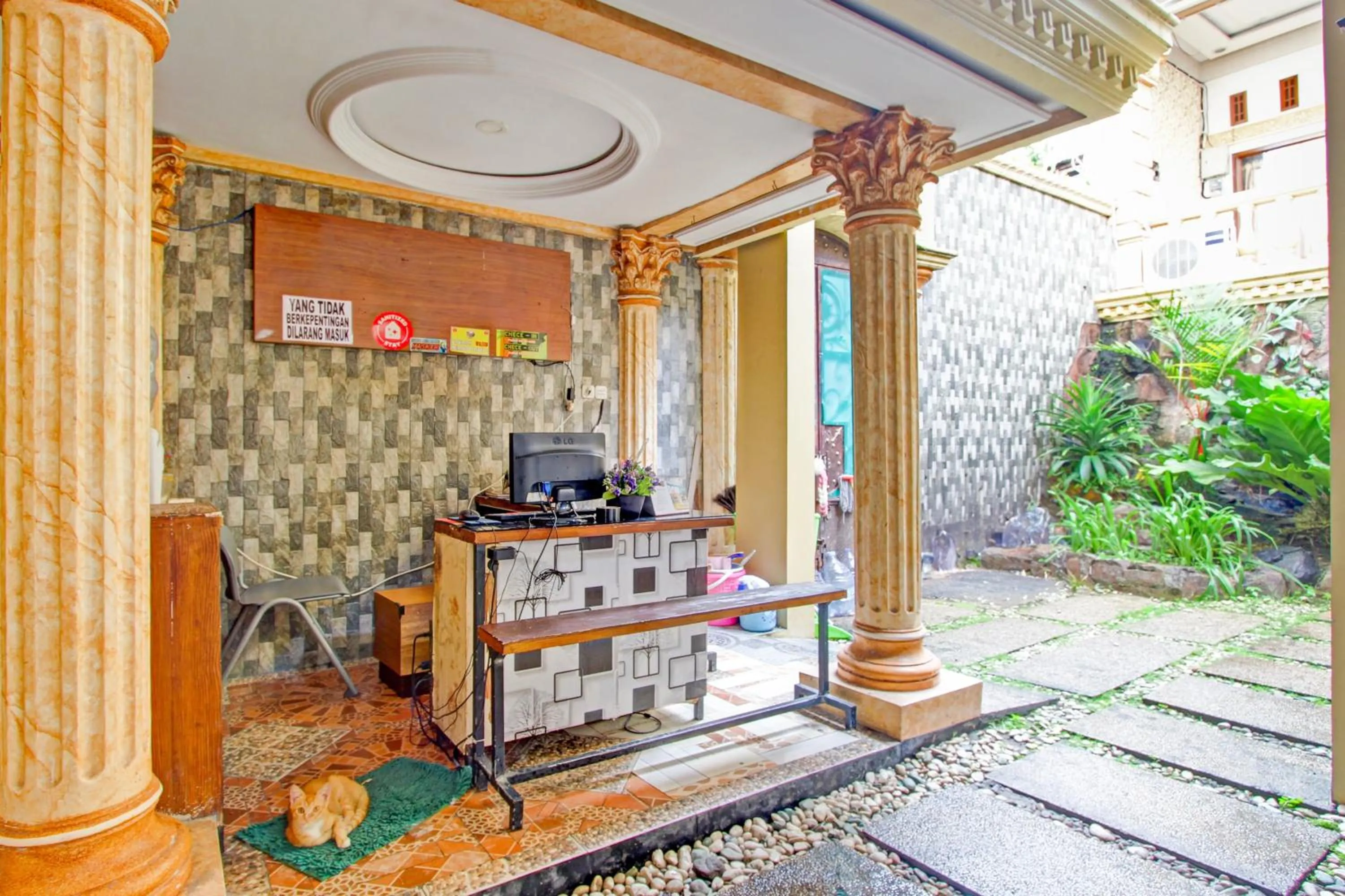 Lobby or reception in Hotel O Yogyakarta near Jogja City Mall formerly Bama Guesthouse