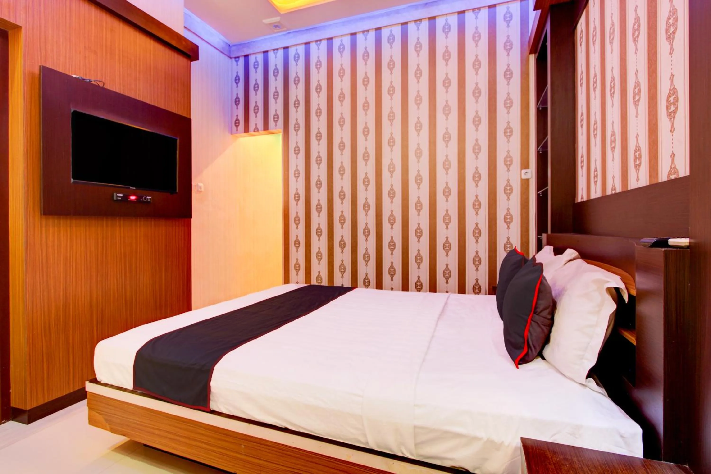 Photo of the whole room, Bed in Hotel O Yogyakarta near Jogja City Mall formerly Bama Guesthouse