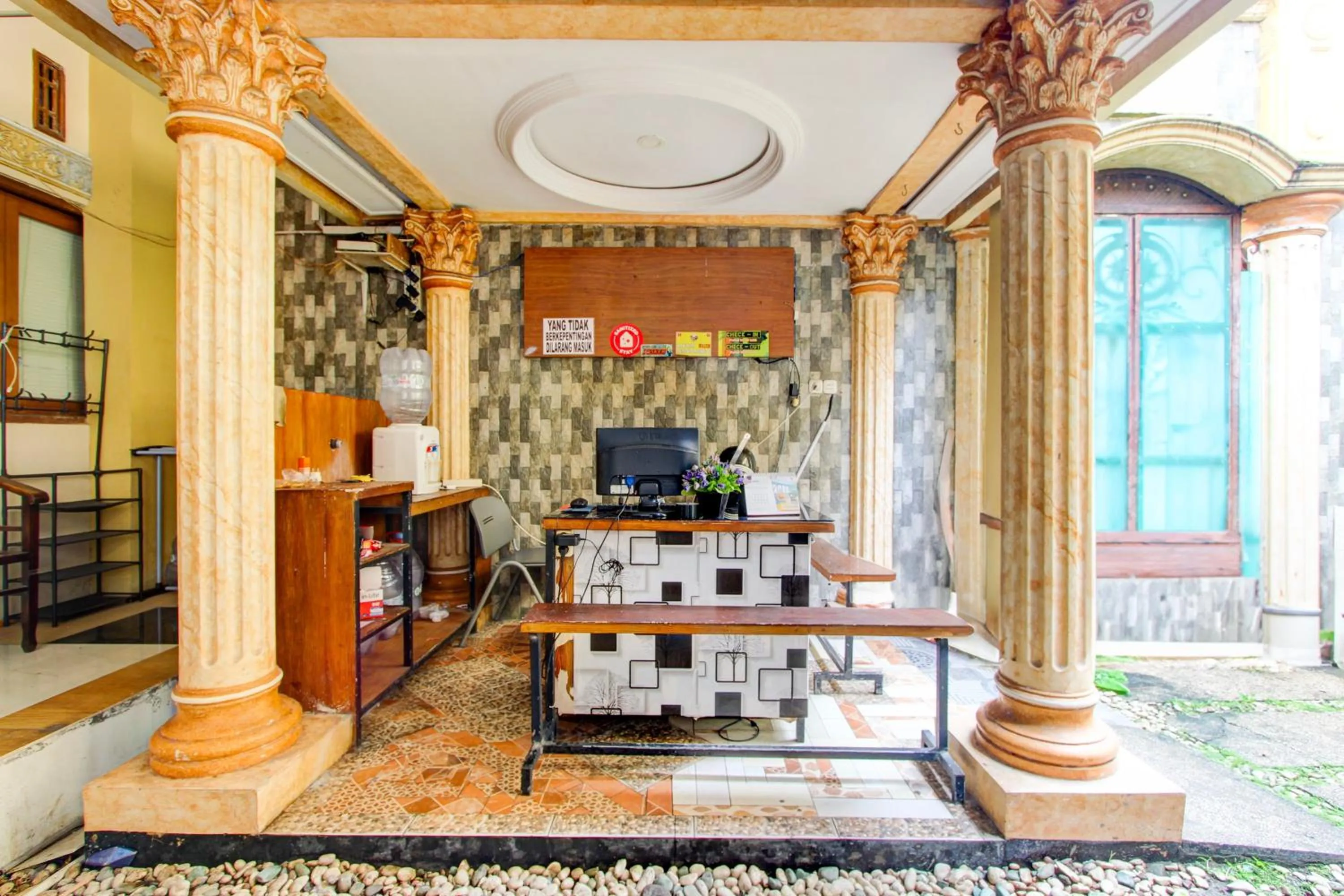 Lobby or reception in Hotel O Yogyakarta near Jogja City Mall formerly Bama Guesthouse