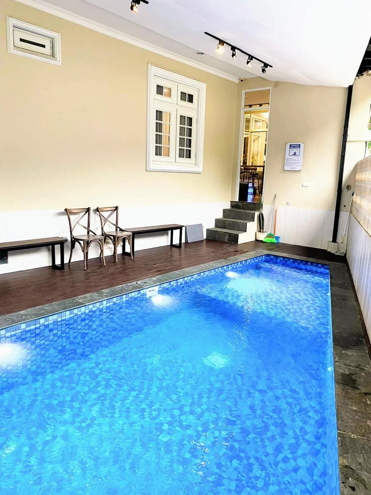 Swimming pool in Cottonwood Bed & Breakfast House Bandung