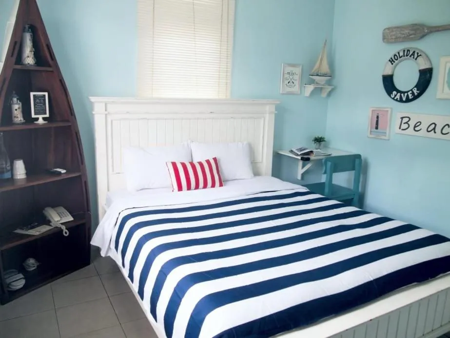 Photo of the whole room, Bed in Cottonwood Bed & Breakfast House Bandung