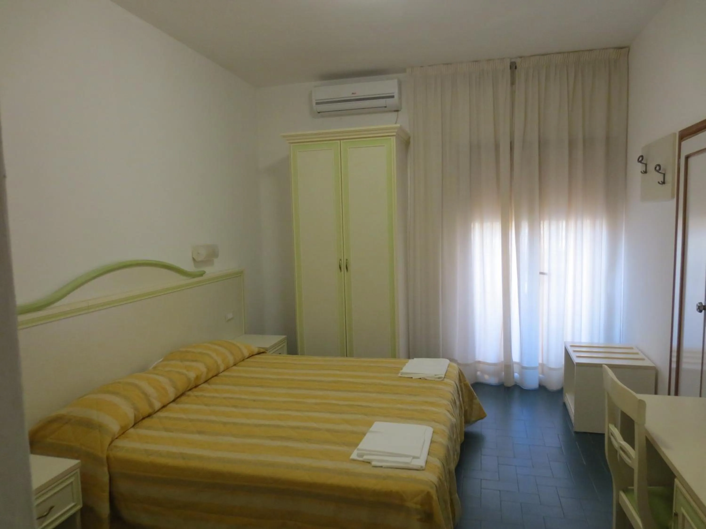 Day, Bed in Hotel Due Torri