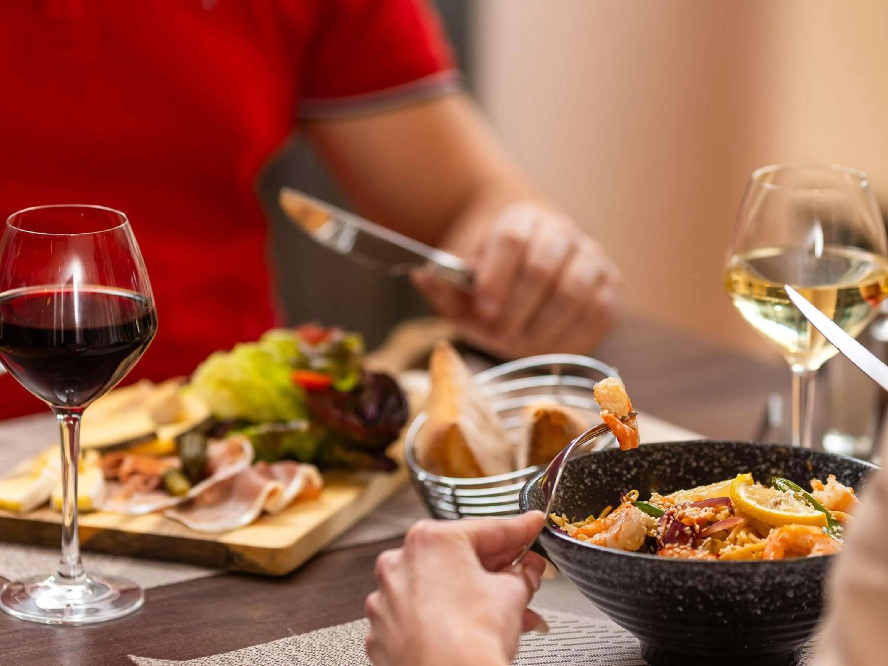 Restaurant/places to eat in ibis Lyon Est Chaponnay