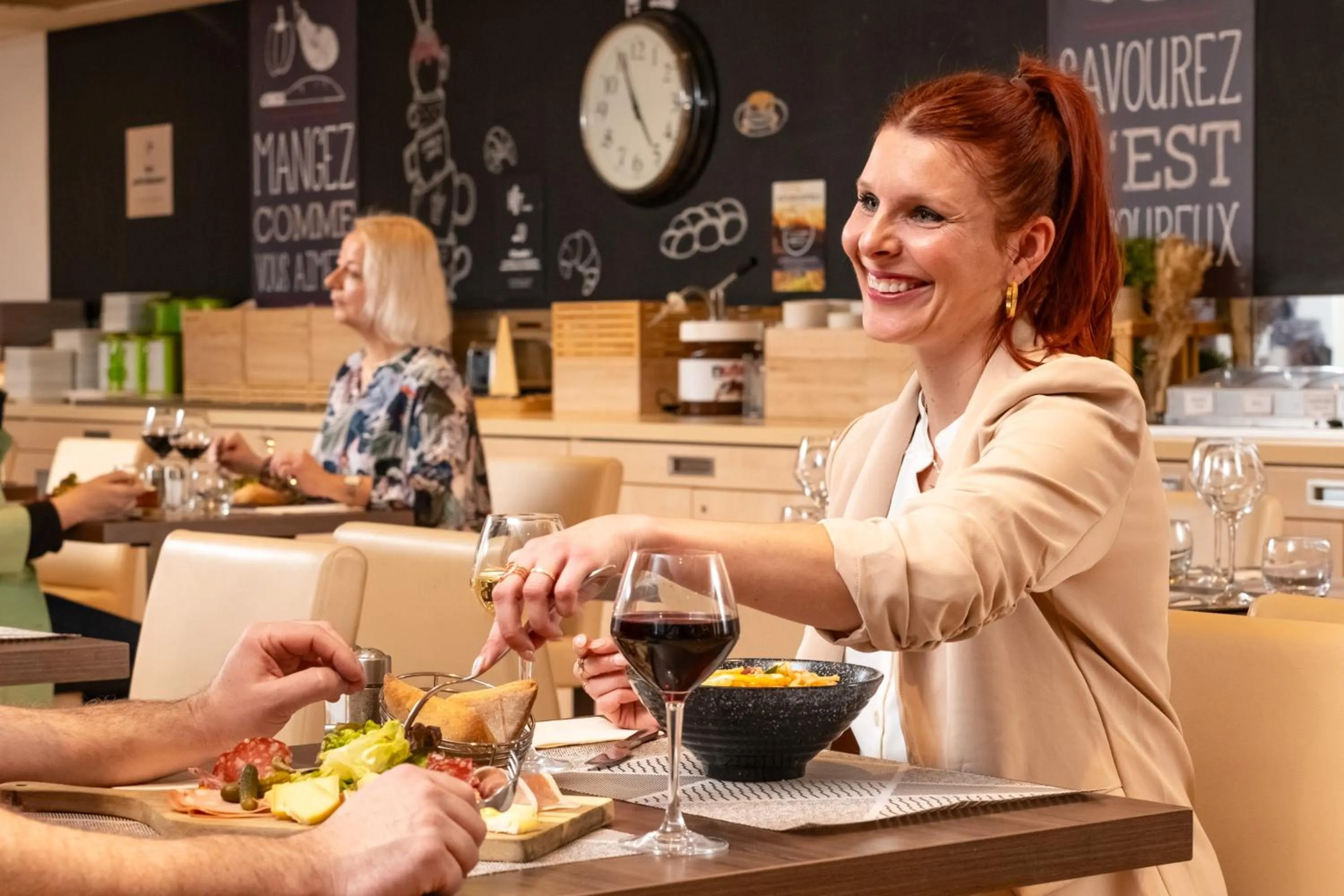 Restaurant/places to eat in ibis Lyon Est Chaponnay