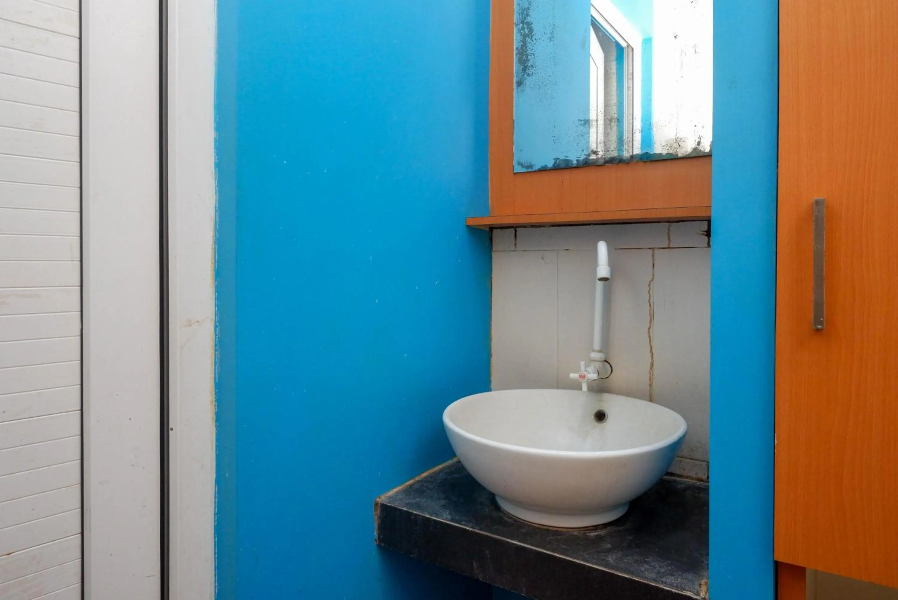 Bathroom in RedDoorz Syariah At Namira Hotel