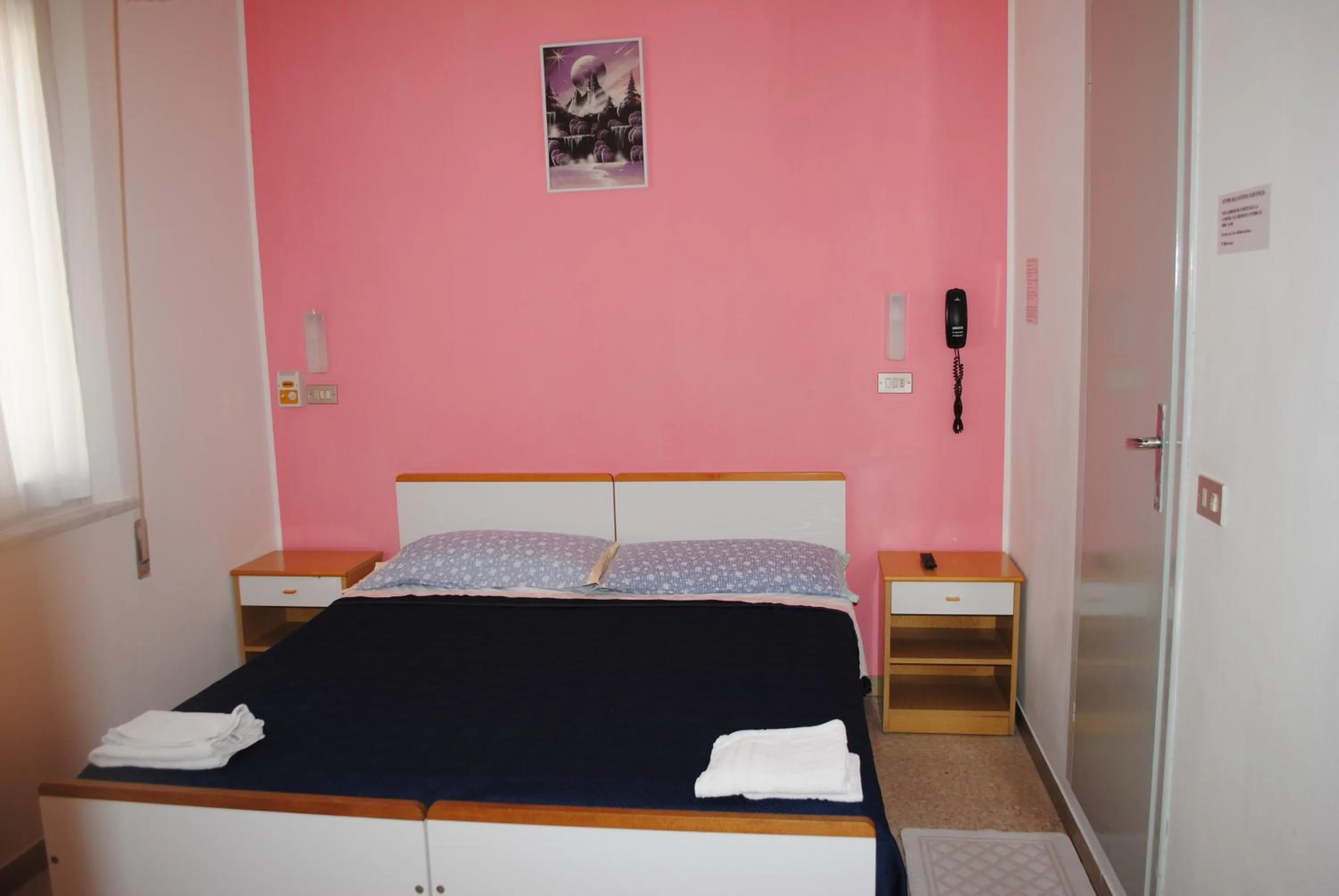 Bedroom, Bed in Hotel Pigalle