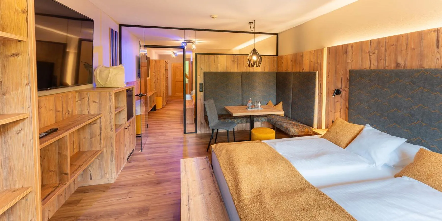 Photo of the whole room, Bed in Alpenbad Hotel Hohenhaus