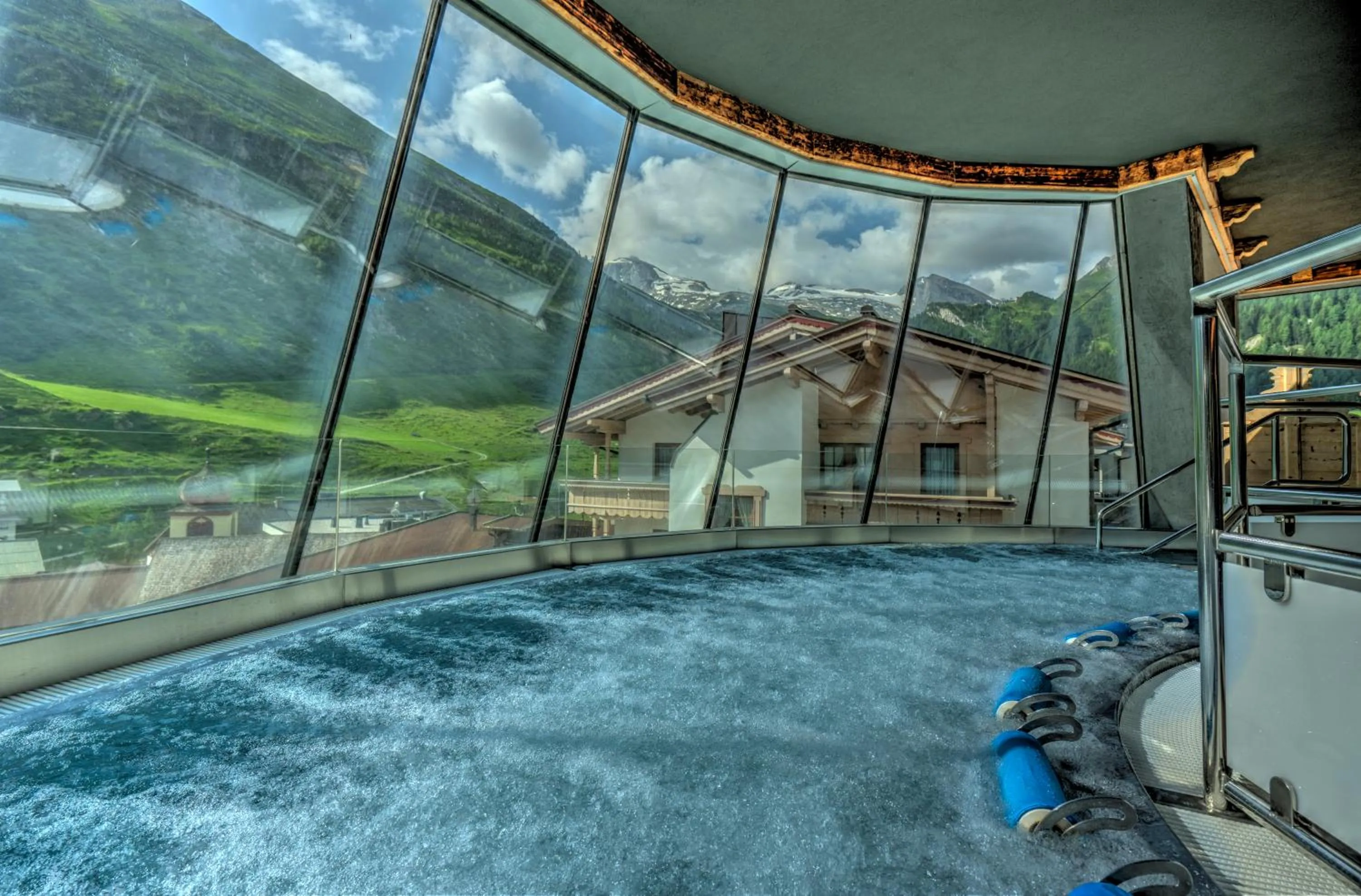 Swimming pool in Alpenbad Hotel Hohenhaus