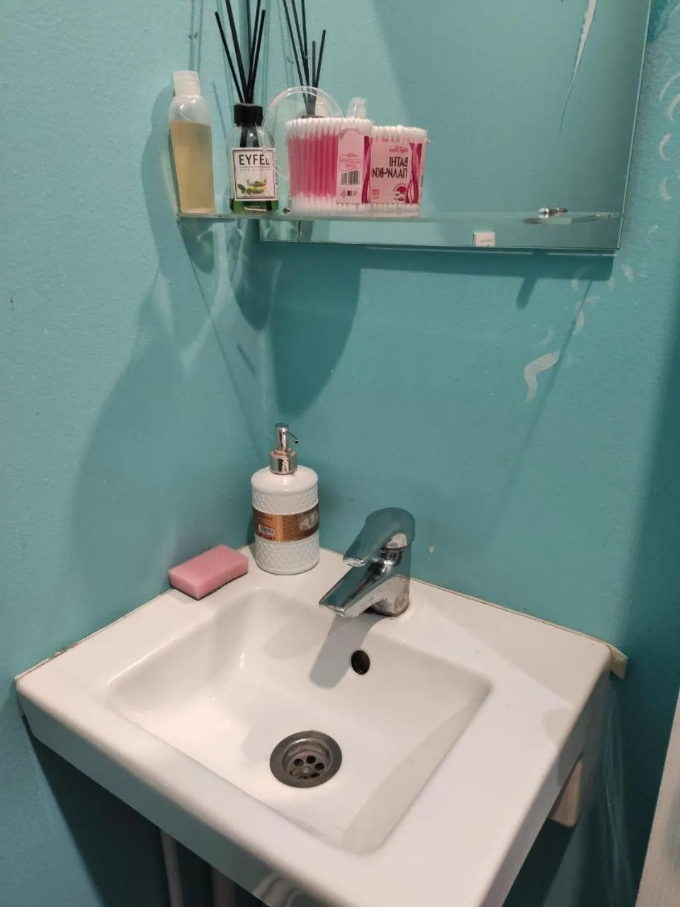 Shower in Friends Forever