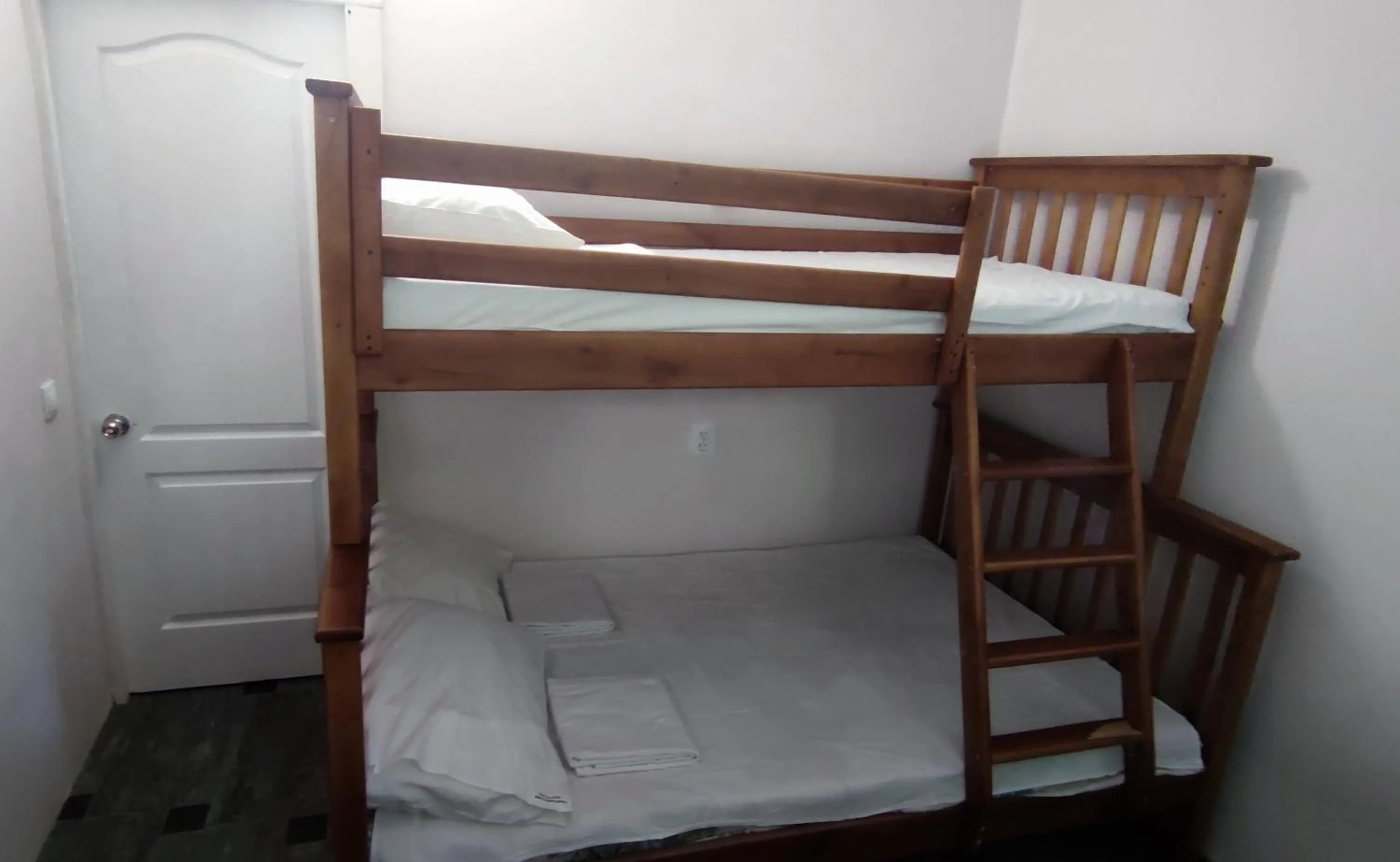 bunk bed, Bed in Friends Forever