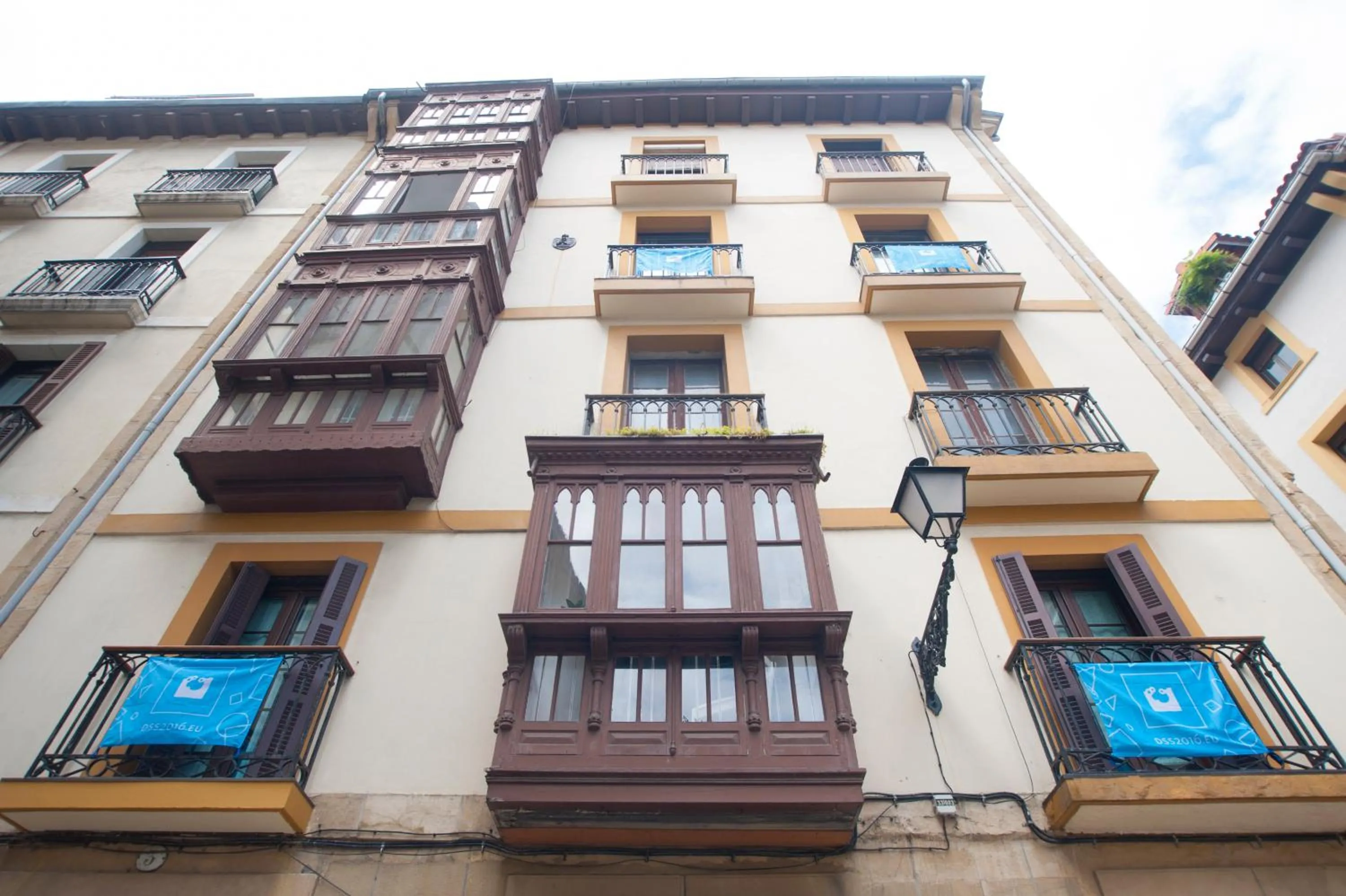 Facade/entrance in Artea Narrika