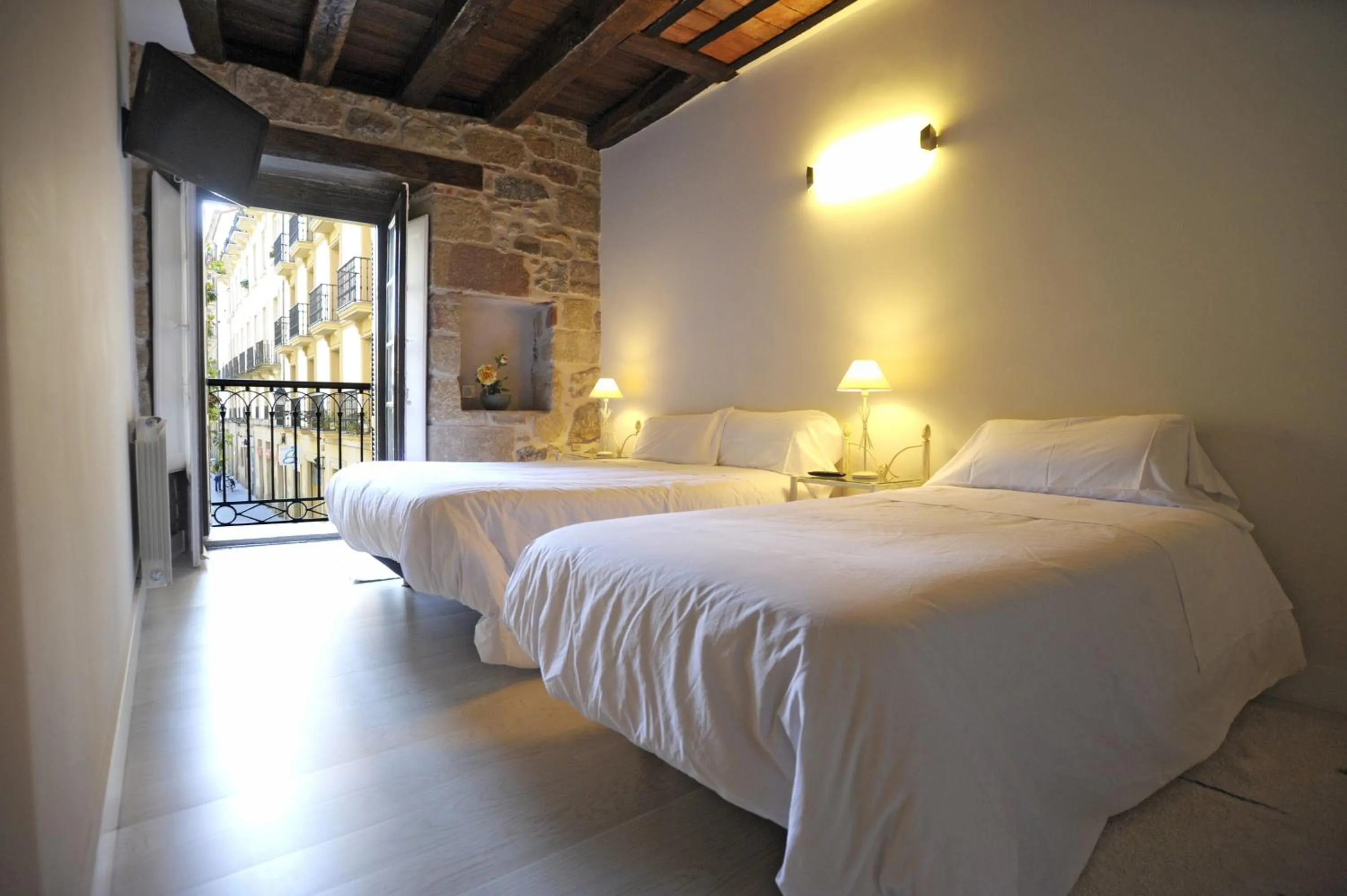 Day, Bed in Artea Narrika