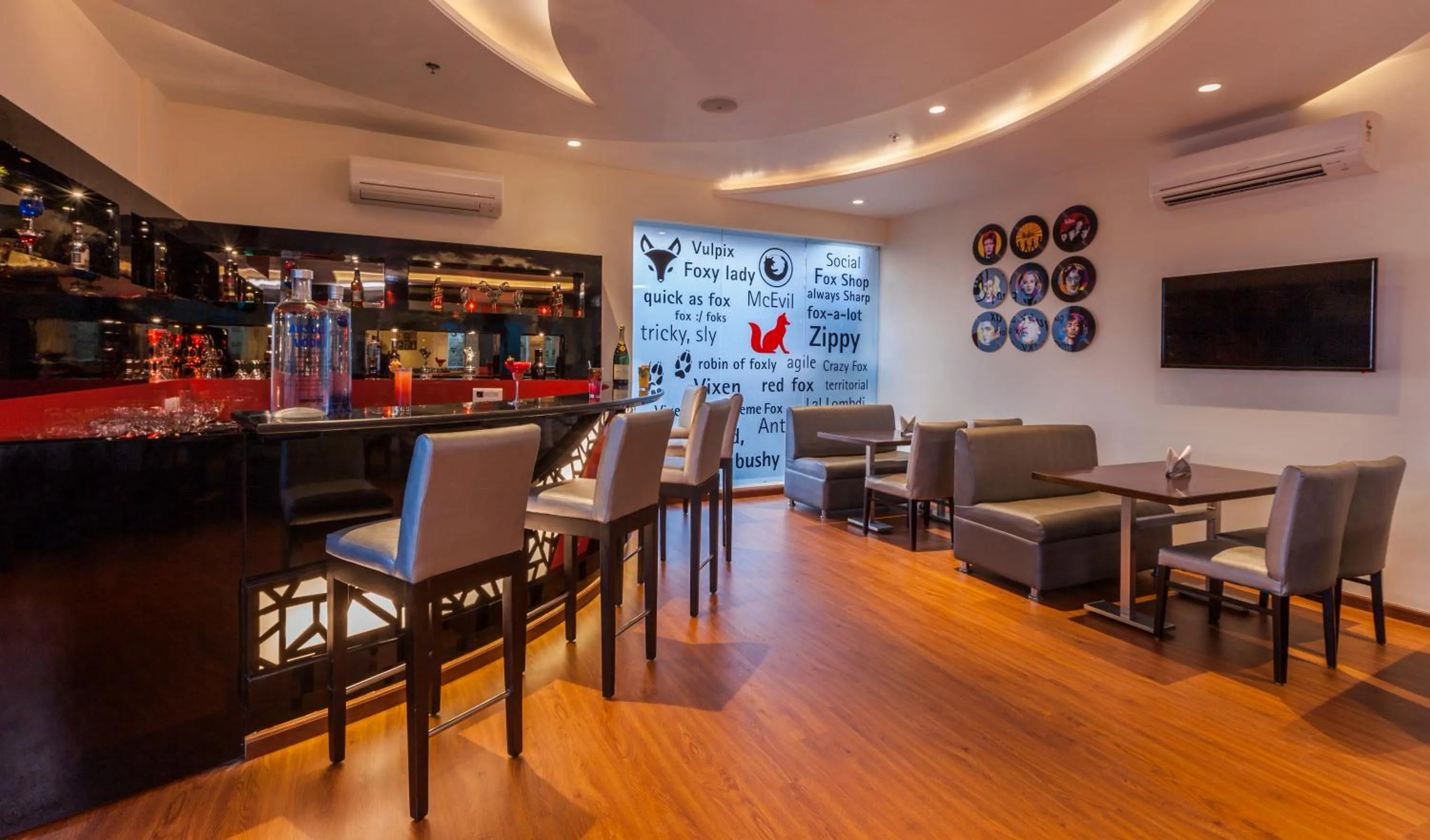 Lounge or bar in Red Fox by Lemon Tree Hotels, Alwar