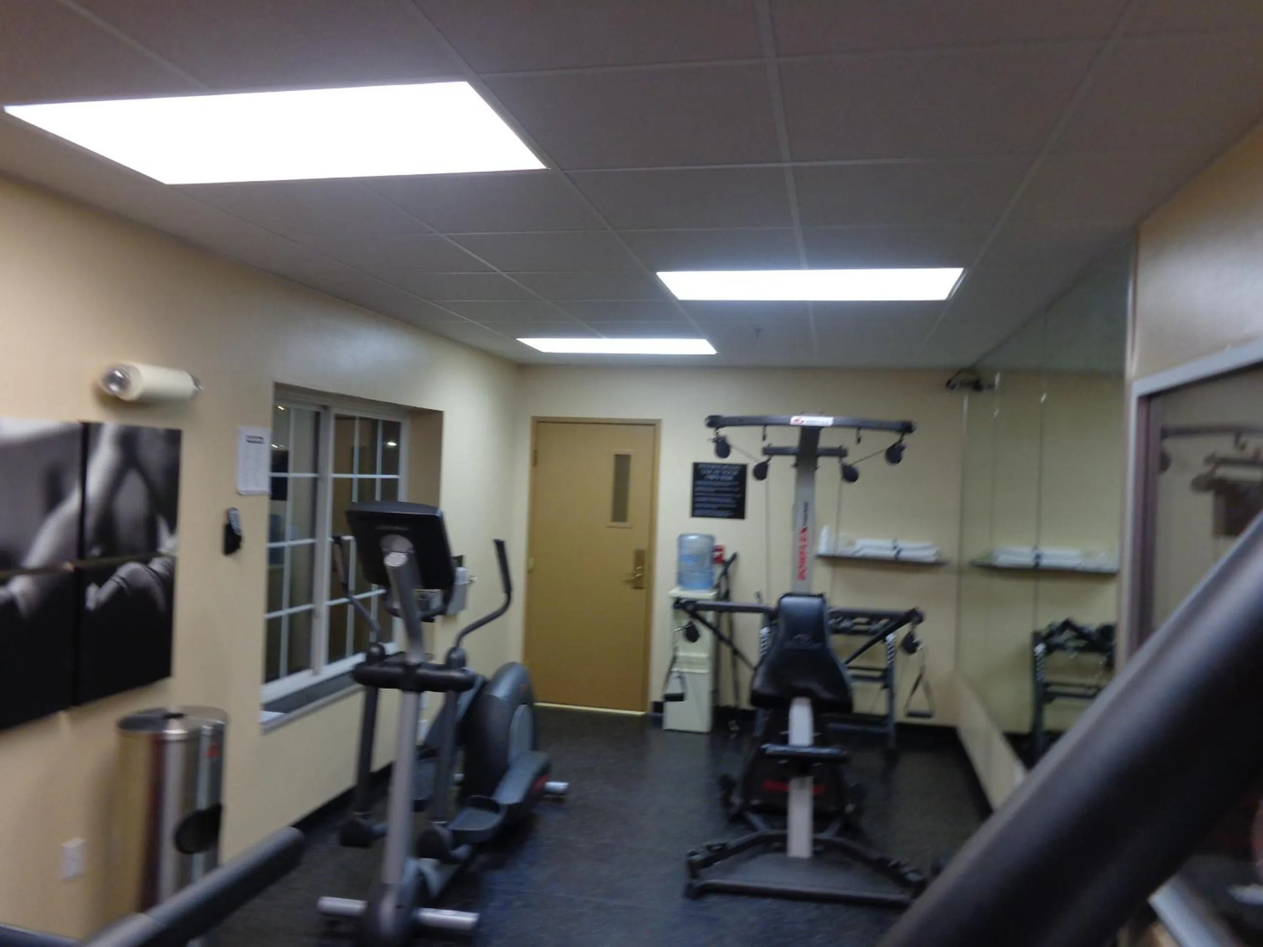 Fitness centre/facilities in Country Inn & Suites by Radisson Bismarck Waterpark