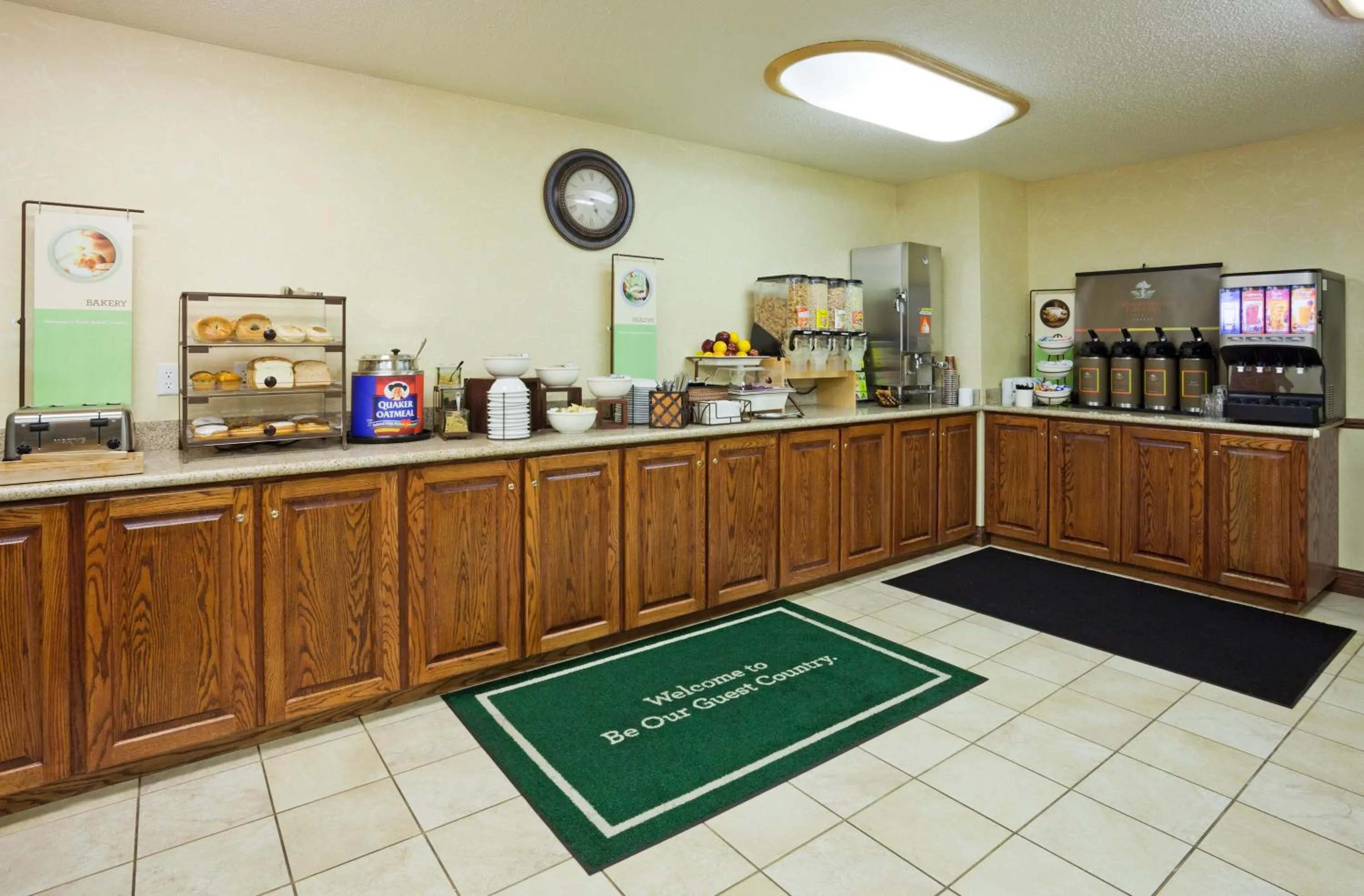 Food in Country Inn & Suites by Radisson Bismarck Waterpark