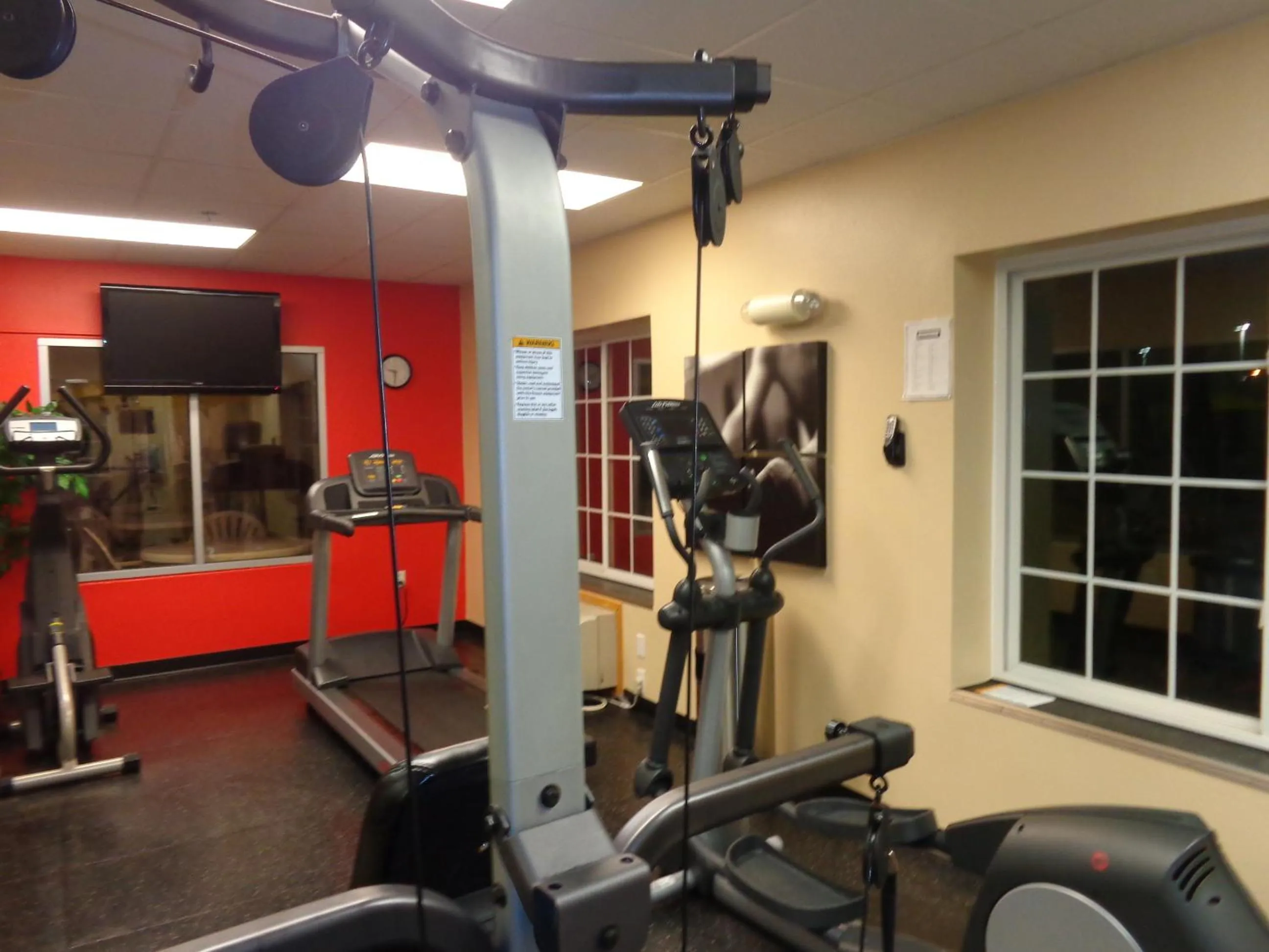 Fitness centre/facilities in Country Inn & Suites by Radisson Bismarck Waterpark