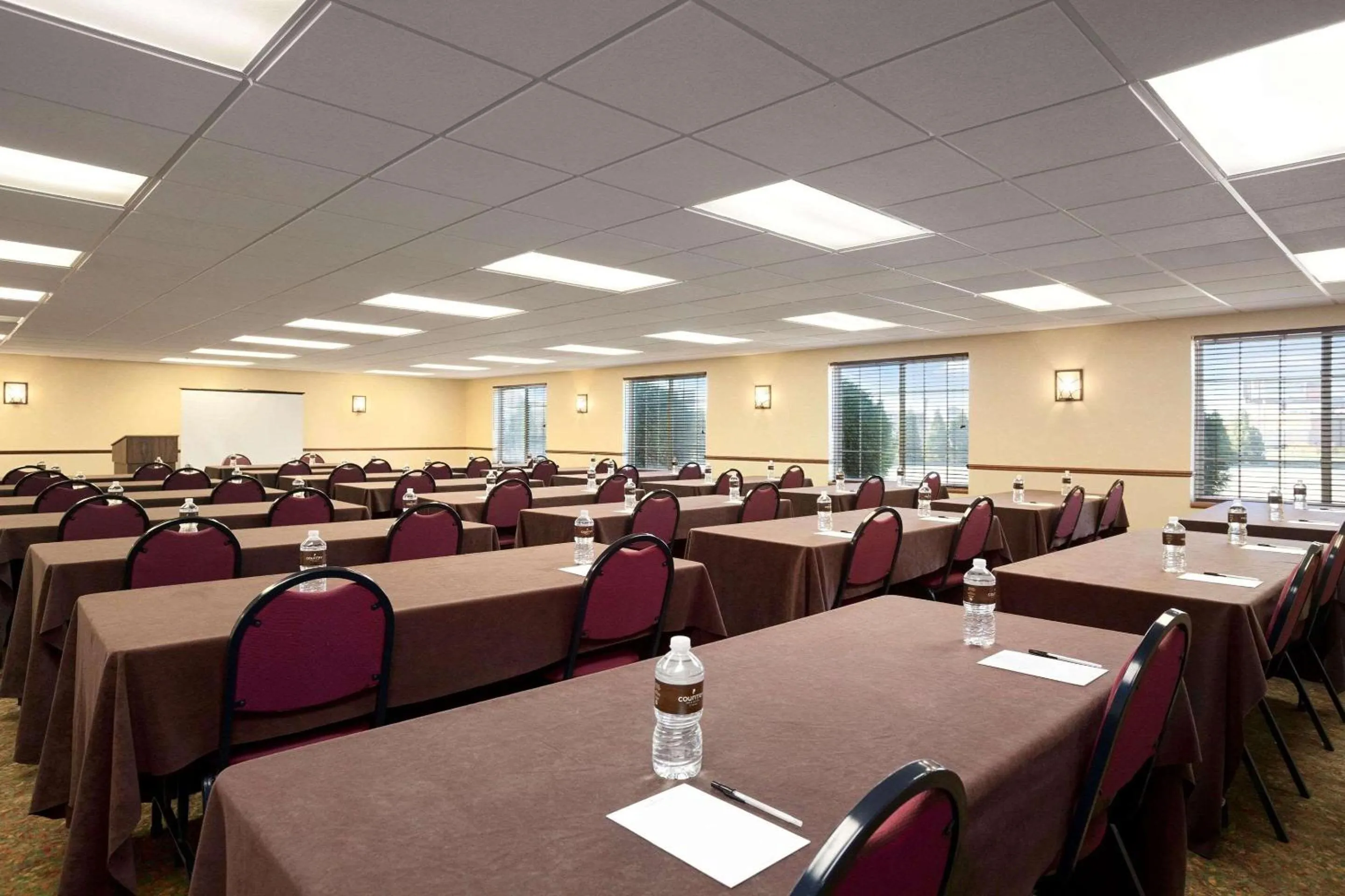 Meeting/conference room in Country Inn & Suites by Radisson Bismarck Waterpark