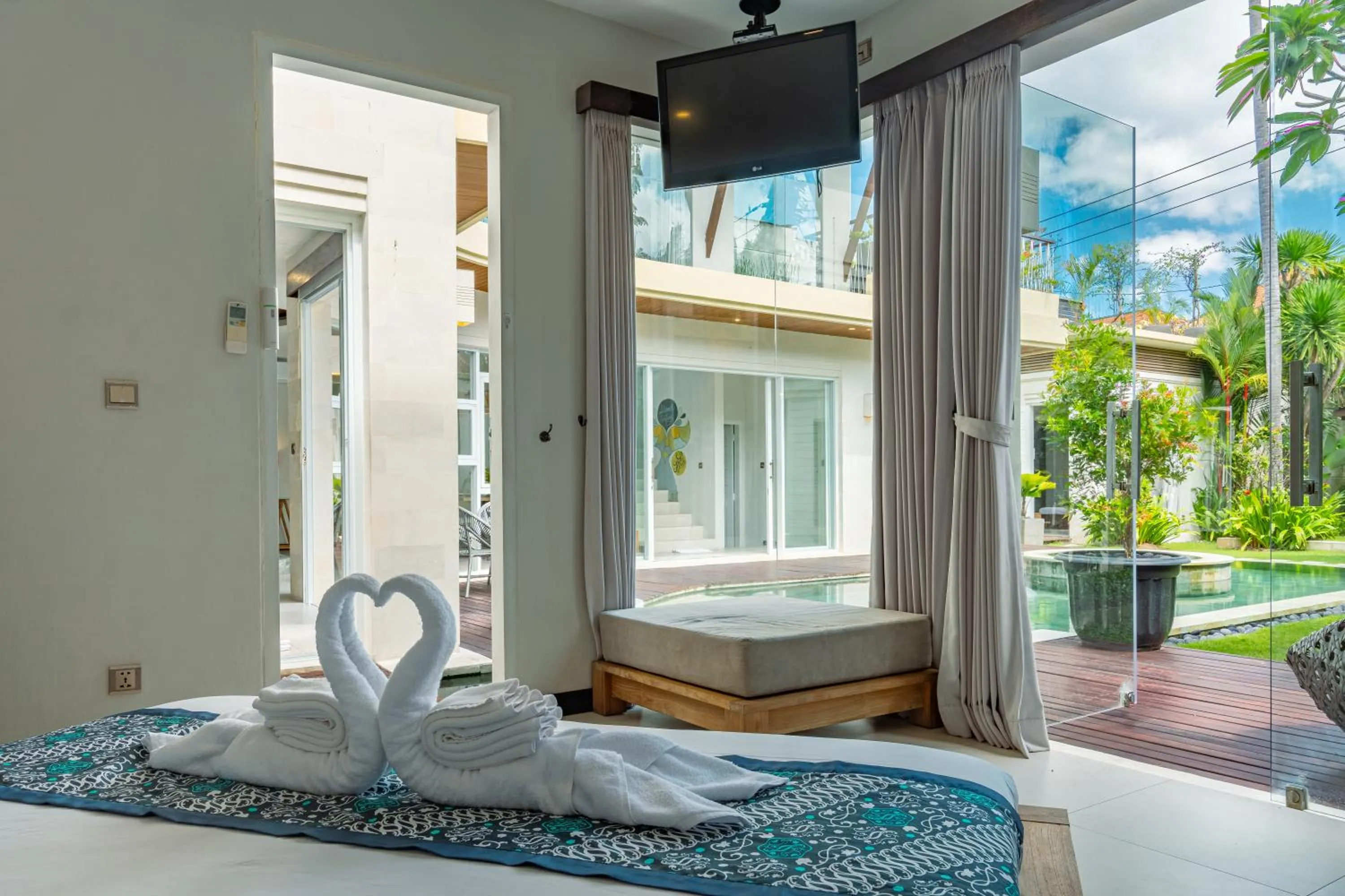 Bedroom, Bed in Luxury - Villa K - Central Seminyak