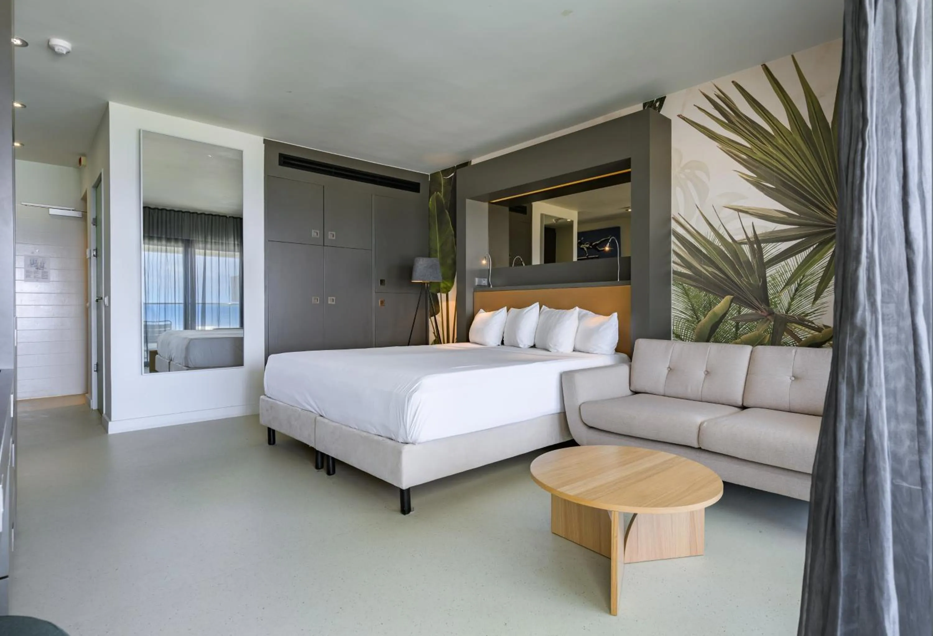 Bed in Papagayo Beach Hotel