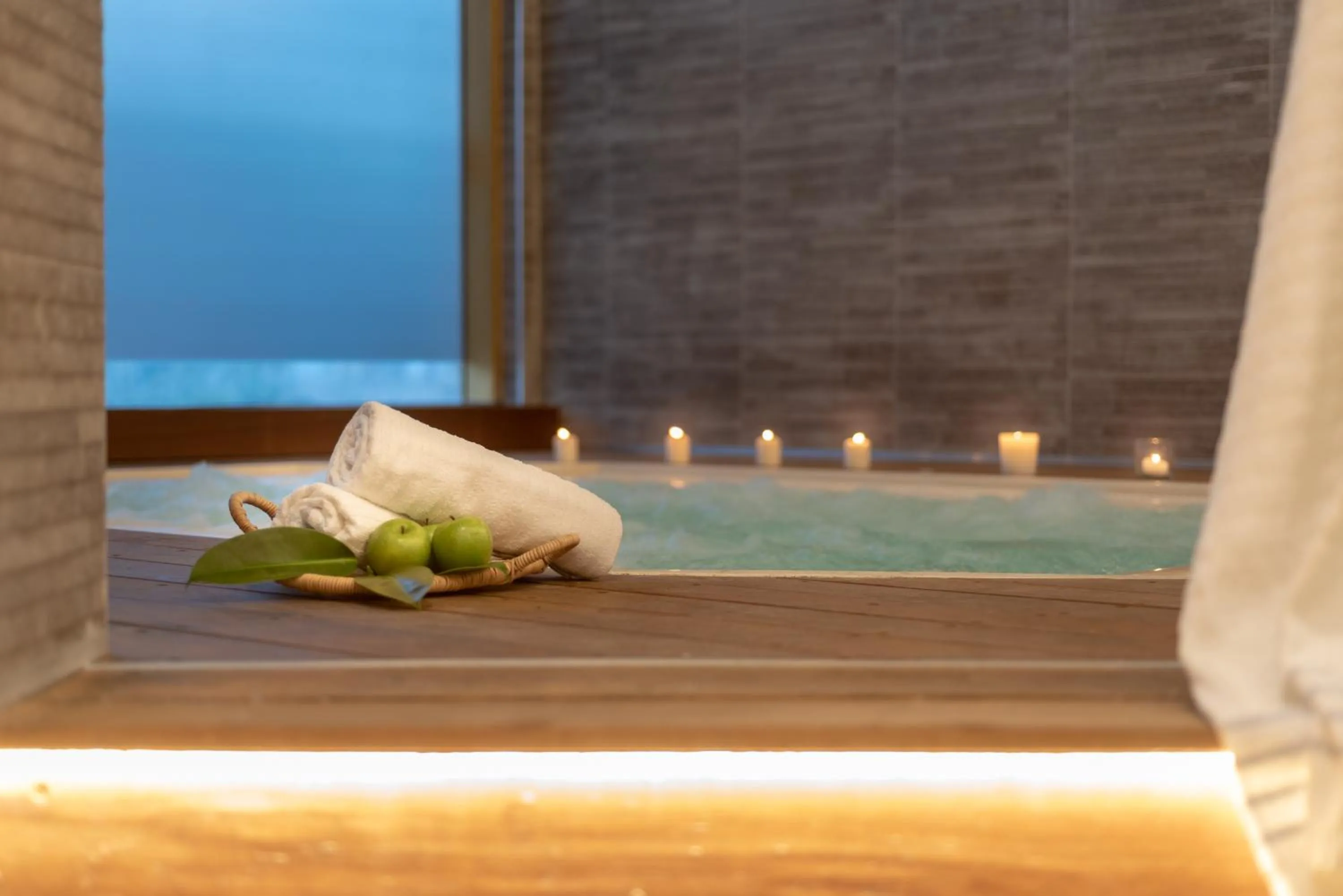 Hot Tub in Leonardo Hotel Negev