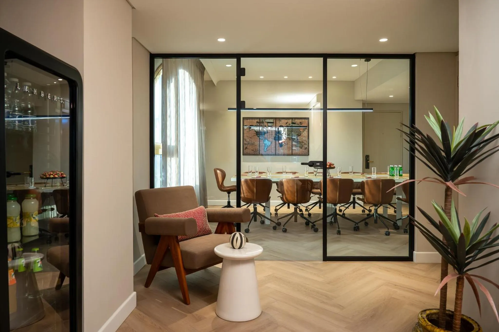 Seating area in Leonardo Hotel Negev