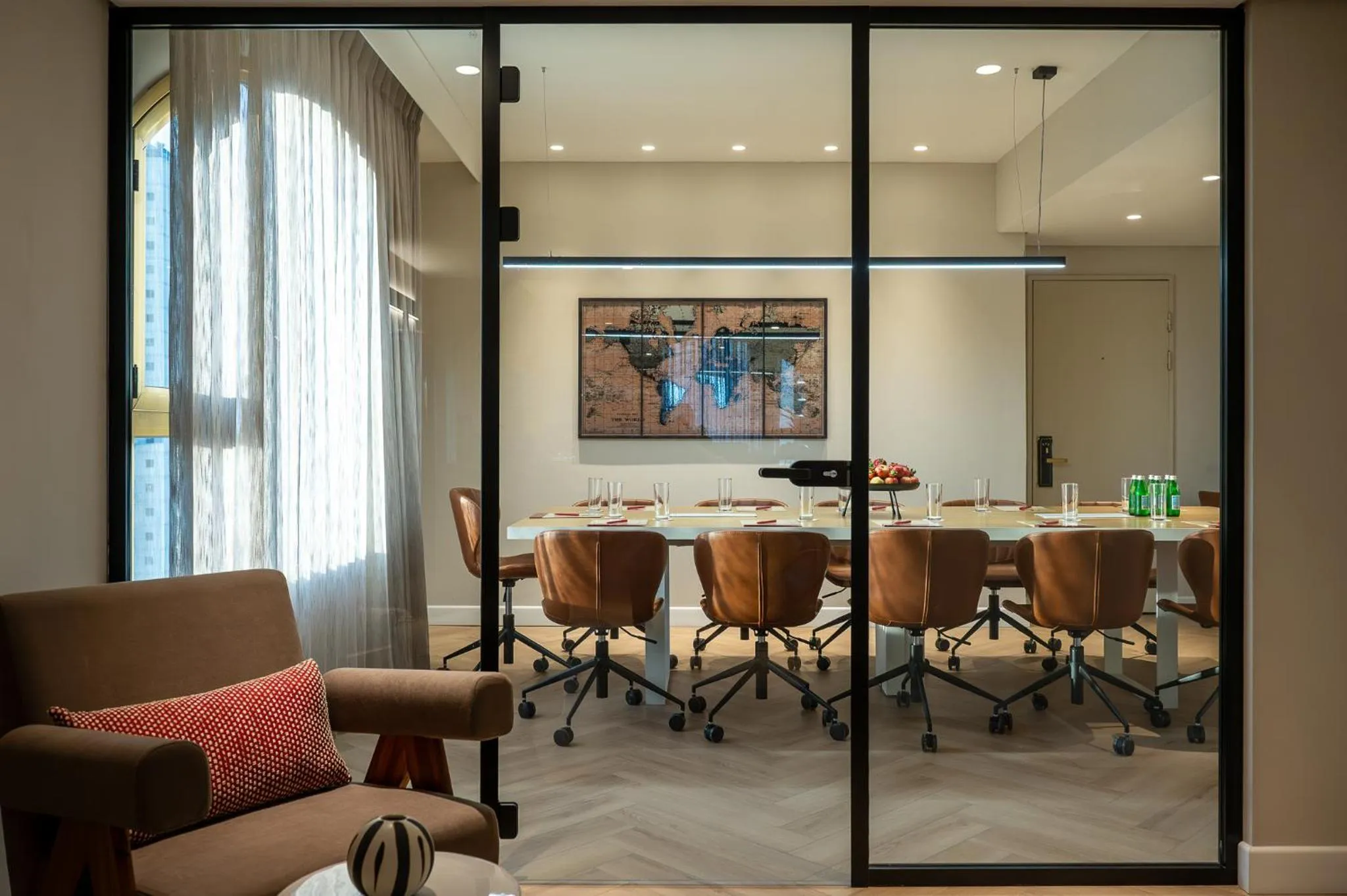 Seating area in Leonardo Hotel Negev