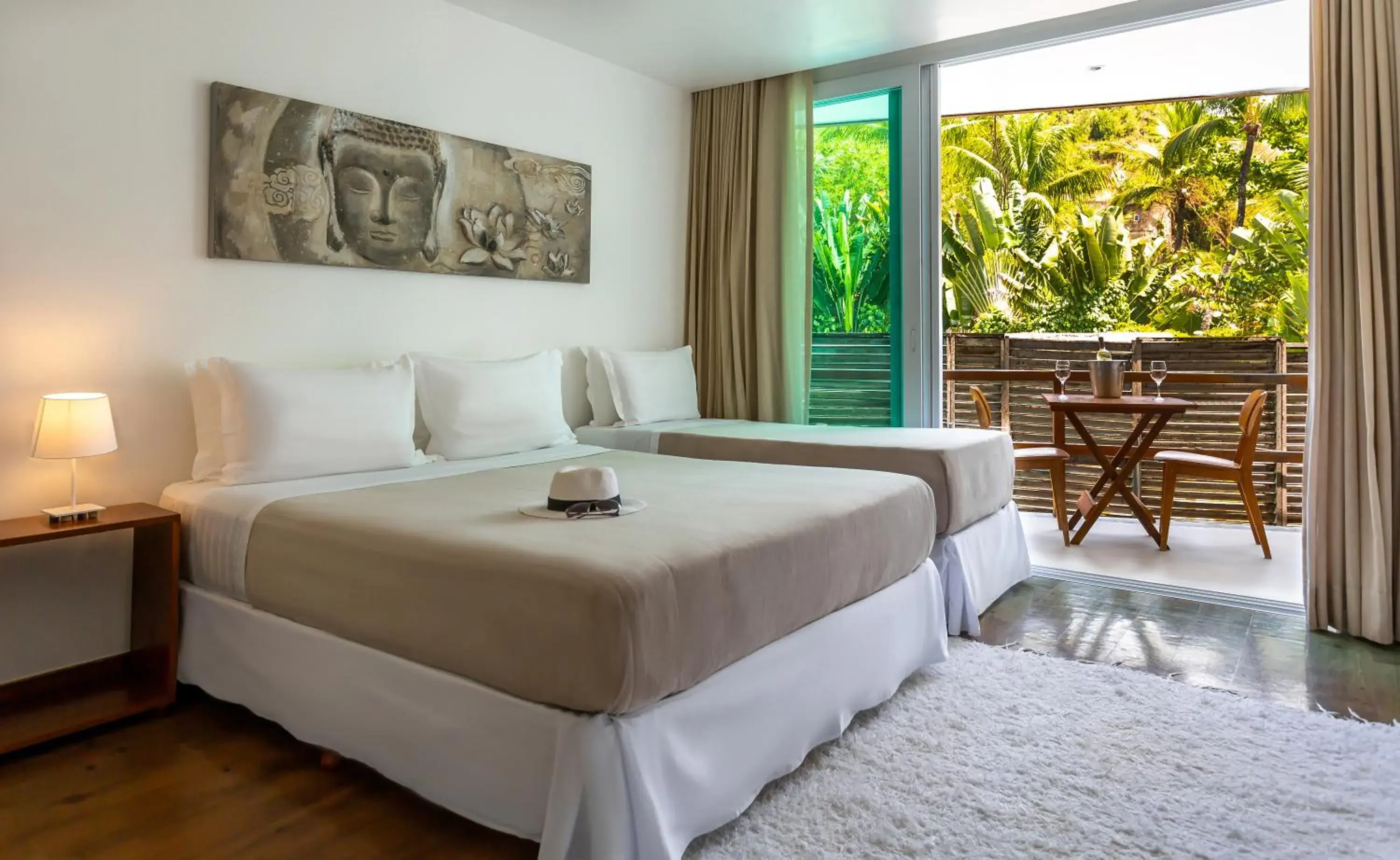 Master Room with Balcony and Side Sea View in Pousada Sambass Master Room with Balcony and Side Sea View in Pousada Sambass