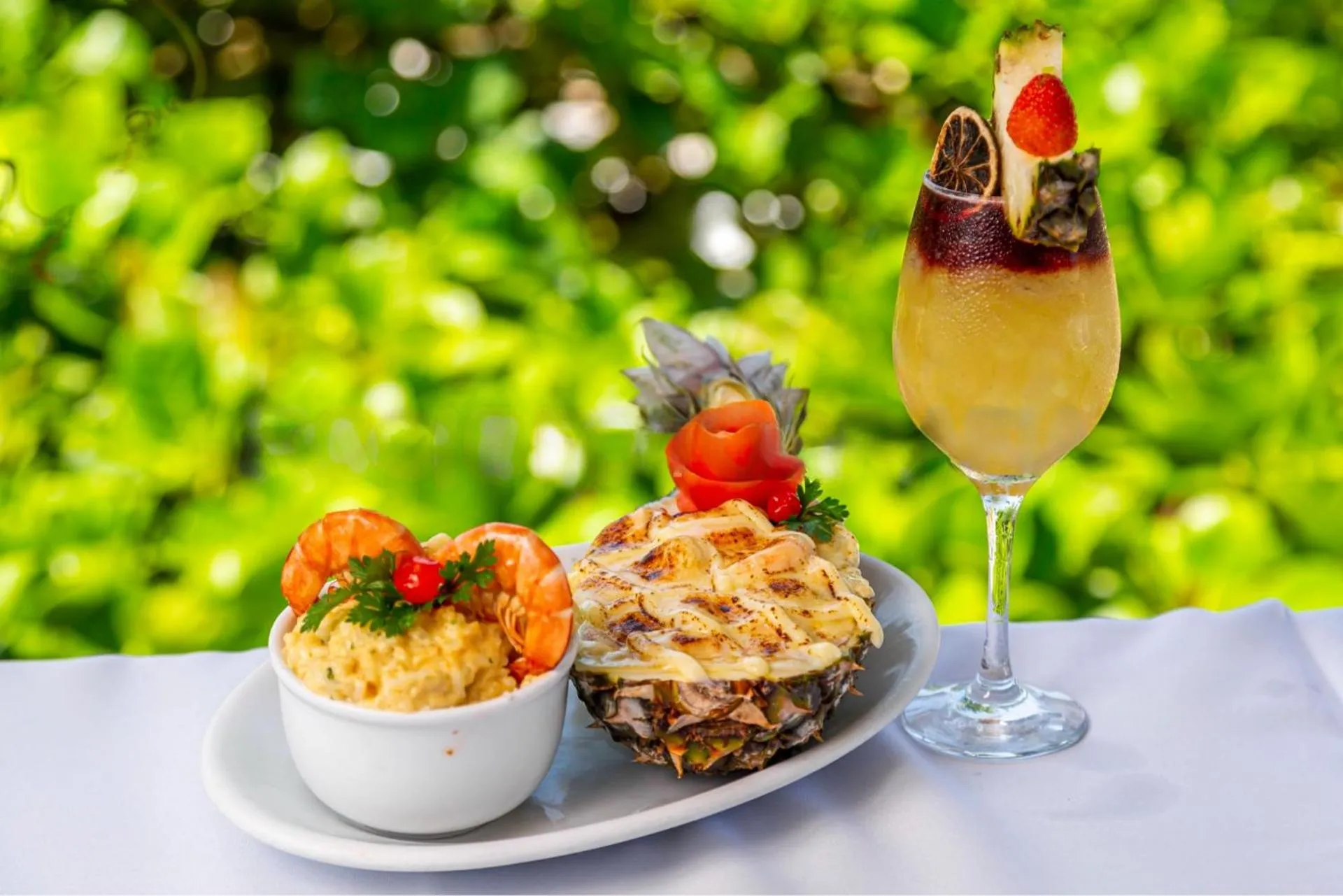 Restaurant/places to eat in Pousada Sambass