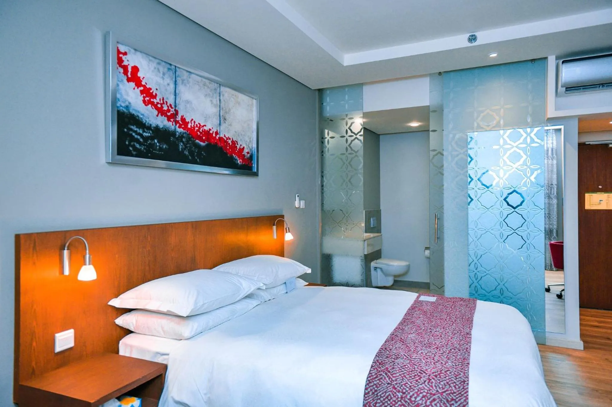 Photo of the whole room, Bed in Crowne Plaza - Dar Es Salaam by IHG