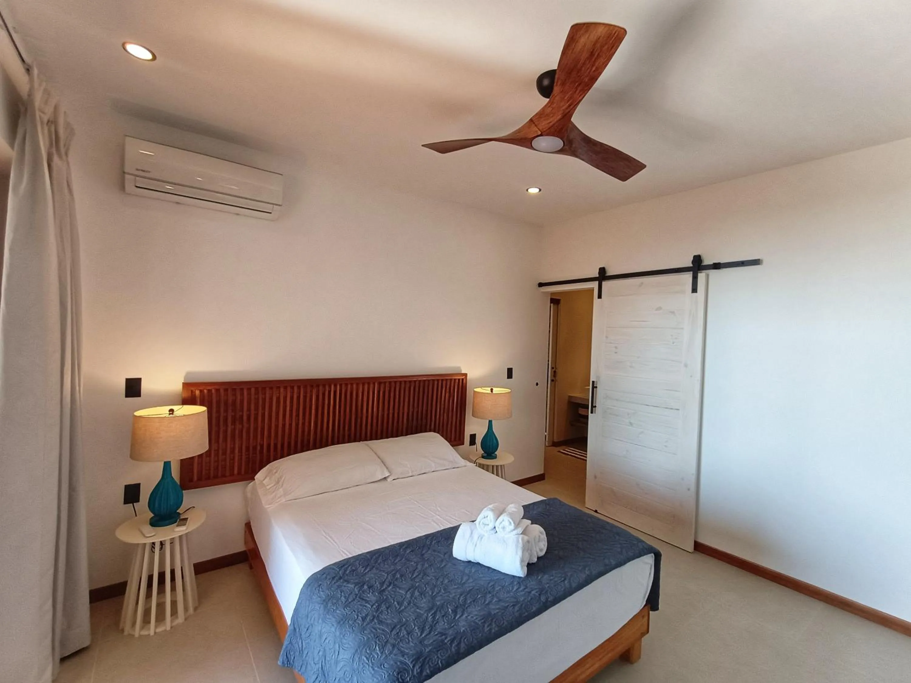 Bedroom, Bed in Vista Naranja Ocean View - Suite Apartment