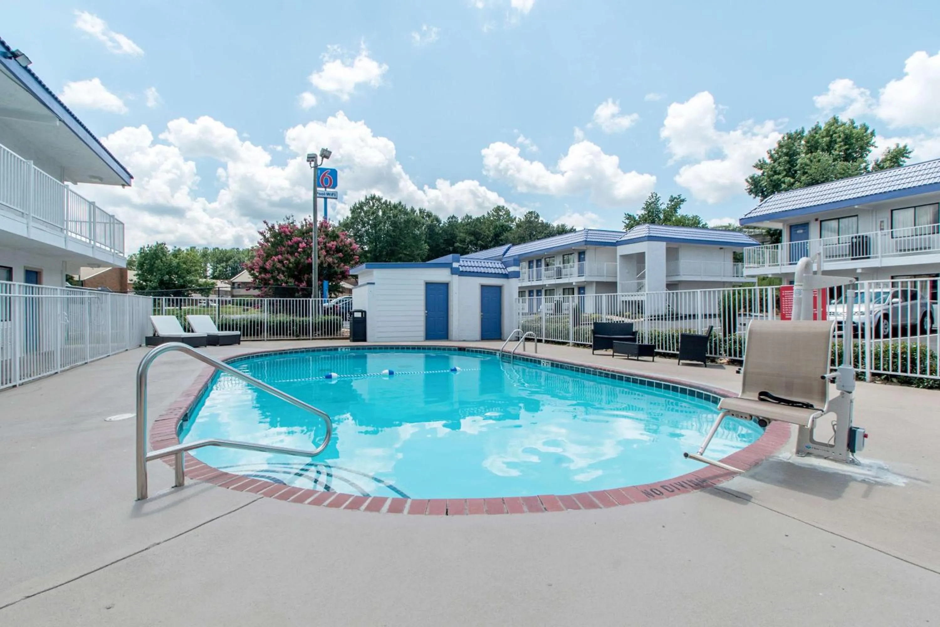 Day in Motel 6-Norcross, GA - Atlanta Northeast