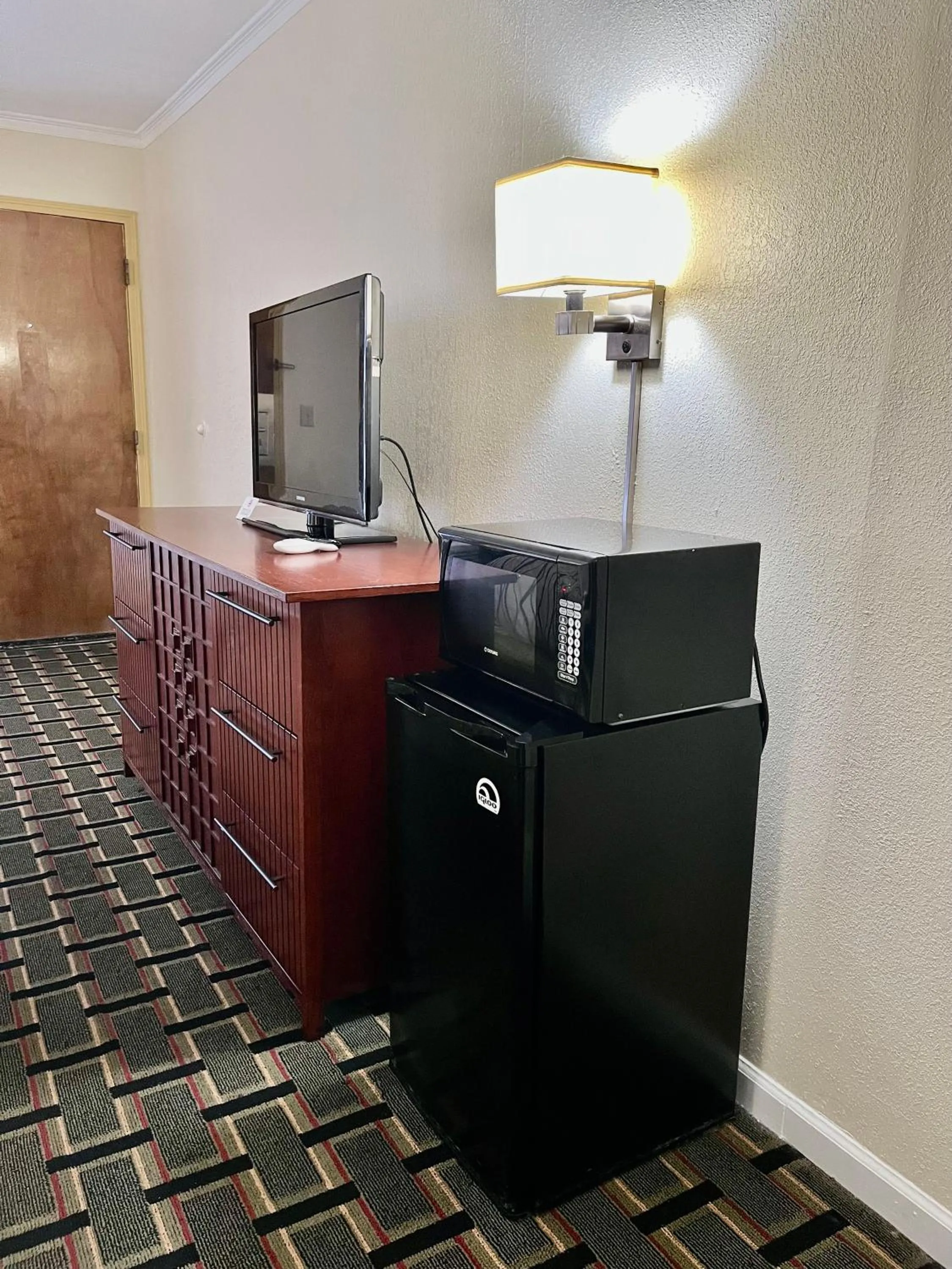 TV and multimedia in West Bank Inn